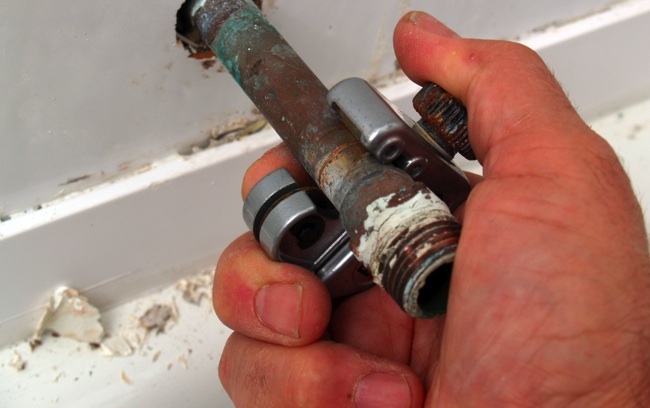 step-3 How to Replace a Tub Spout - Step 3