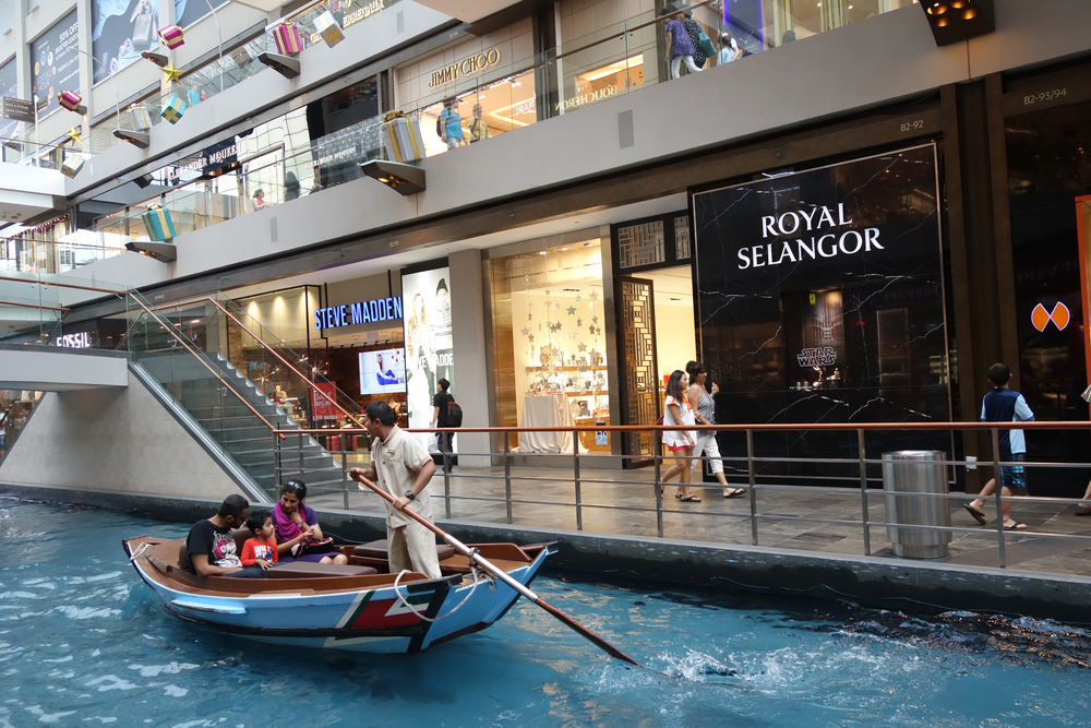 marina bay sands resort in singapore_358096535