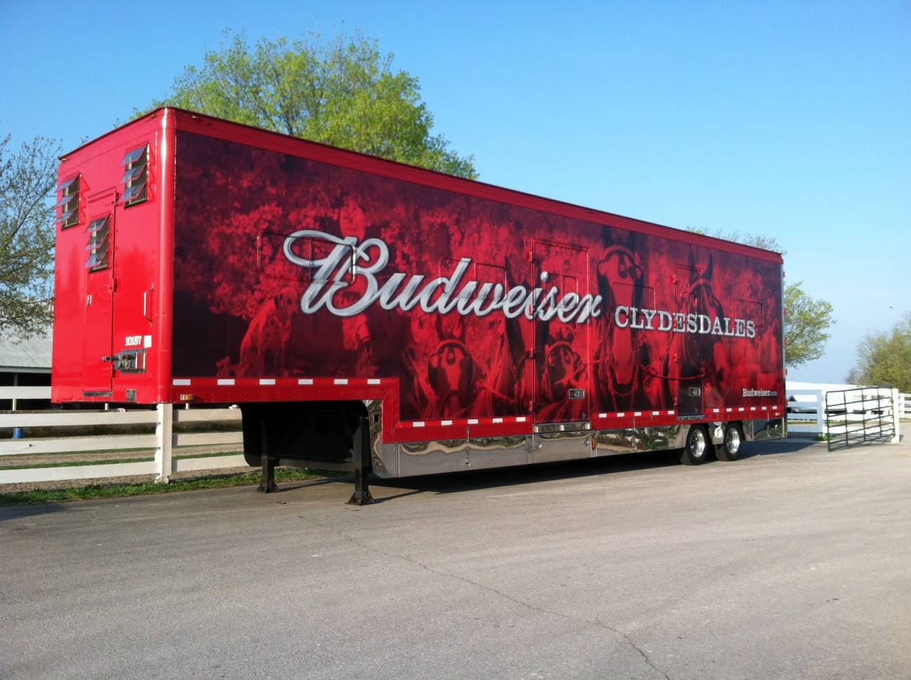 Budweiser Clydesdales: What's in the Trailer? – The Horse, image size:1296x968