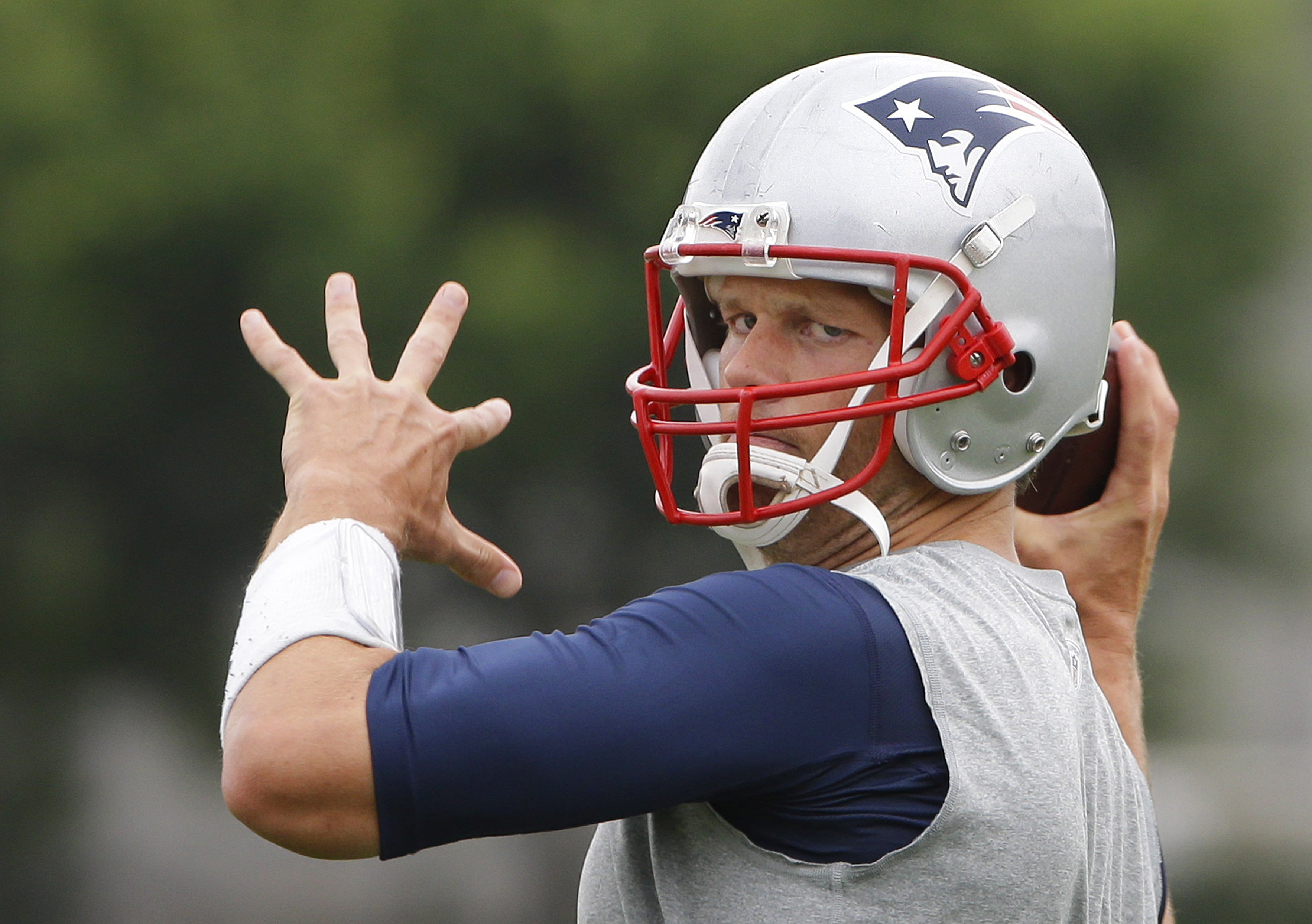 Tom Brady Suspended Four Games Patriots Fined 1 Million And Docked Two Draft Choices As Deflategate Punishment The Washington Post