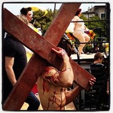 Hunkyjesus%20carriescross2