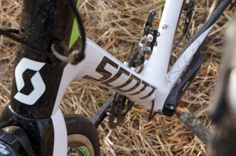 Scott Solace endurance road bike rolls 