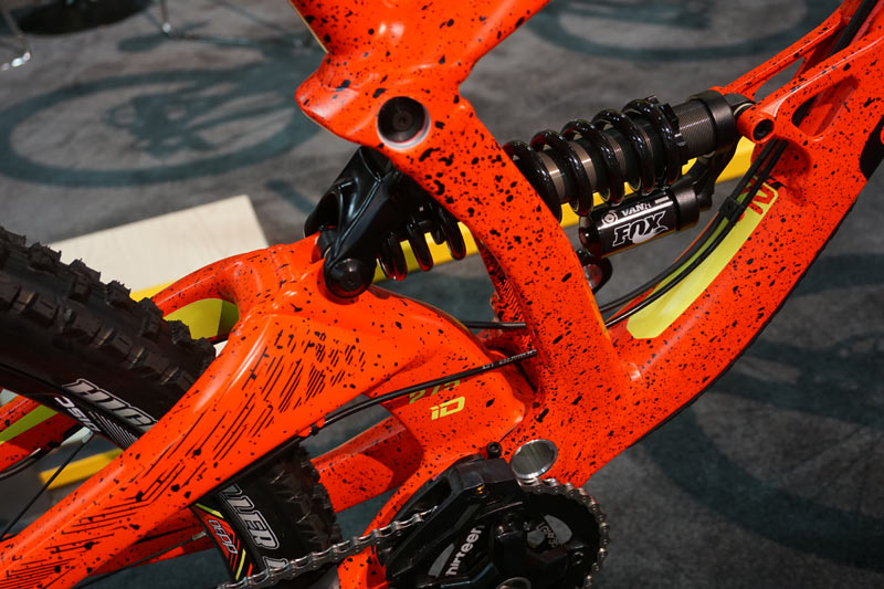 full suspension mountain bike, plus 
