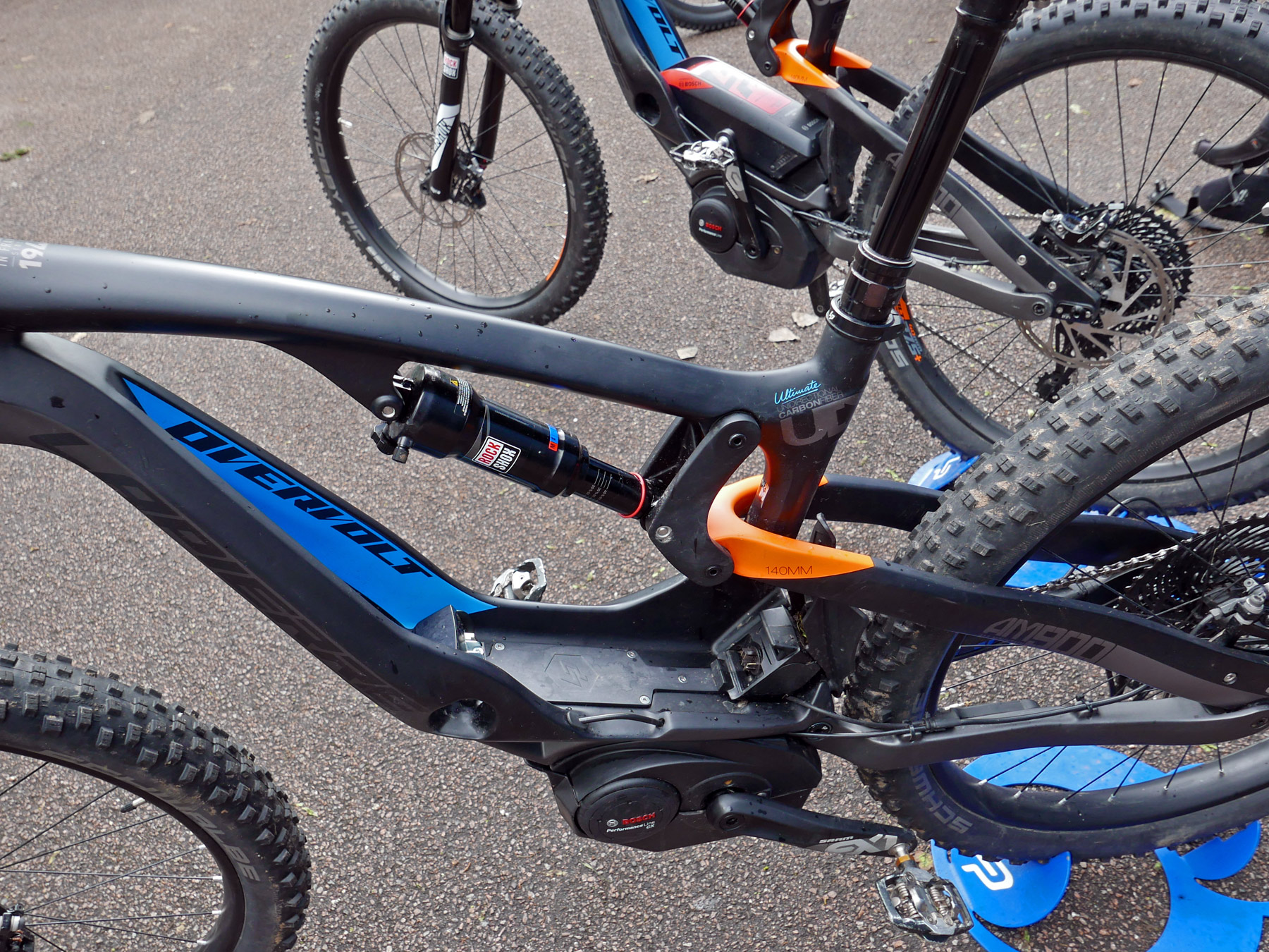trail-riding Overvolt AM e-MTB 