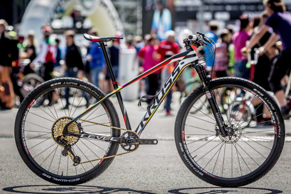 Kross Level B+ carbon hardtail 