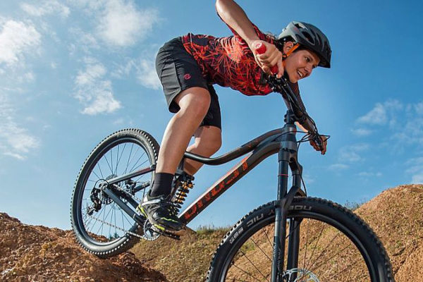 EB16: Trail bikes by women for women 