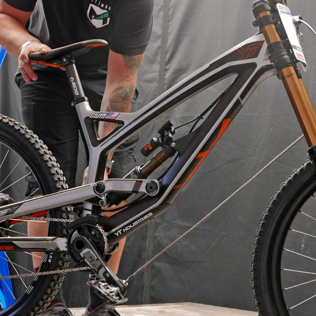 carbon YT Tues CF Pro Race 