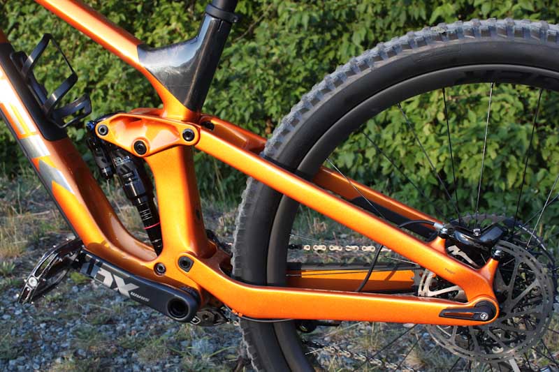 2021 Trek Slash eats up rough trails 