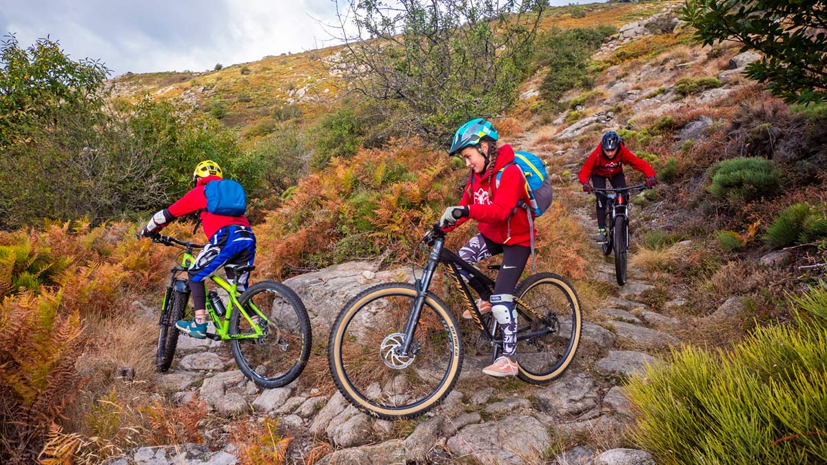 Urge Nimbus kid's MTB helmet delivers 