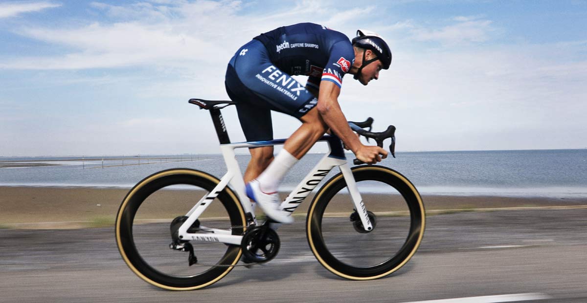 2021 Canyon Aeroad carbon aero road bike_MVDP photo by Ertsui