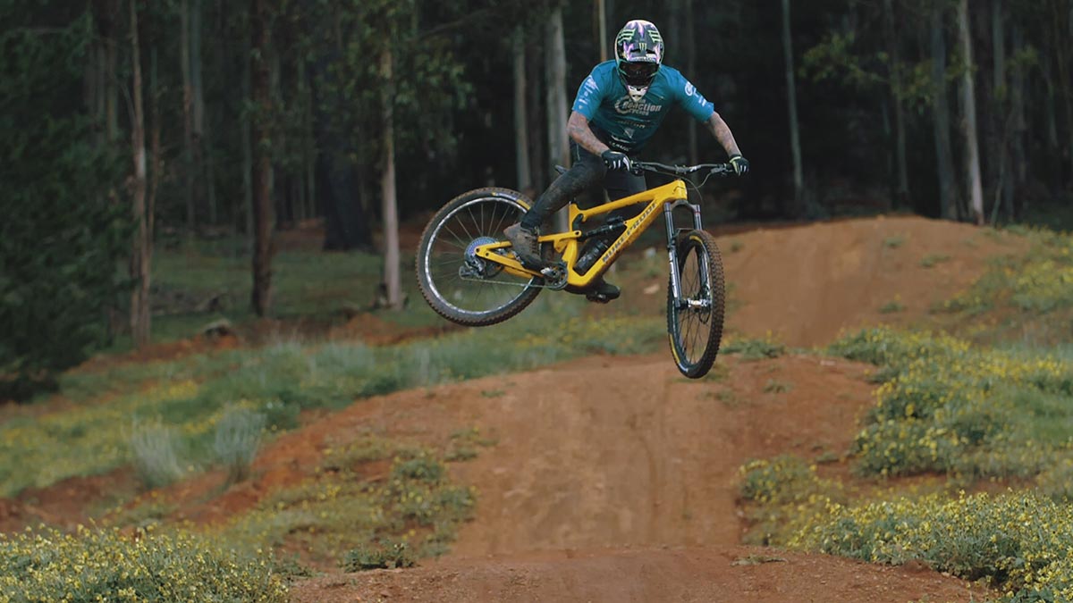 Sam Hill Nukeproof Mega shred 