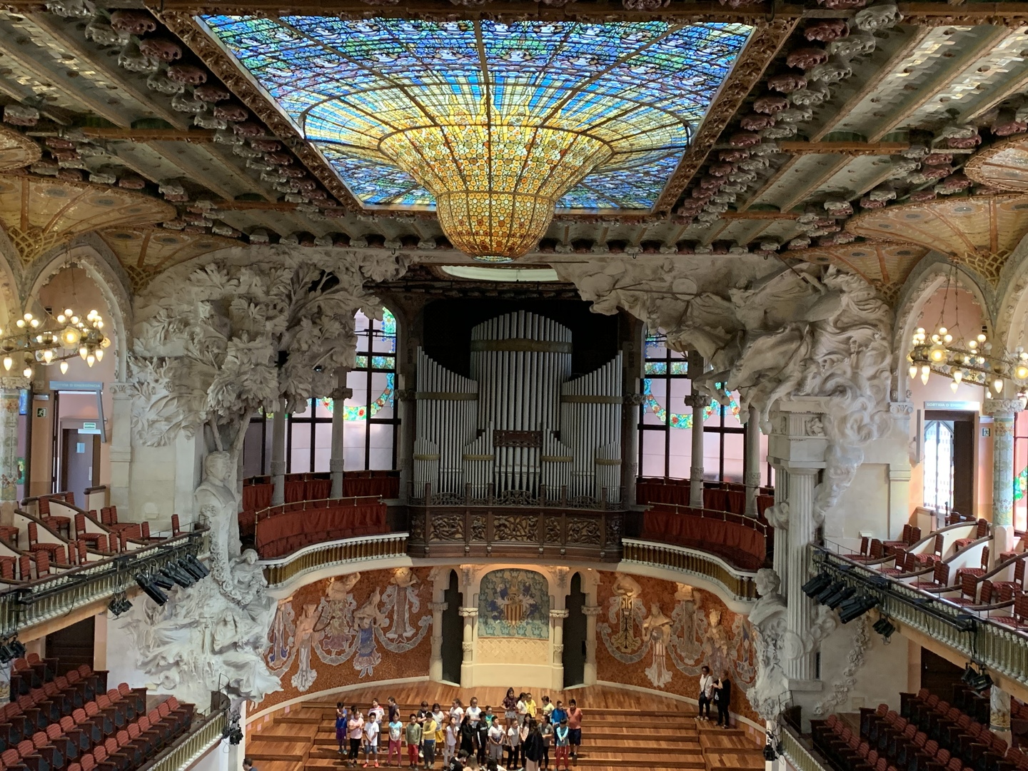 建築物の内部を！