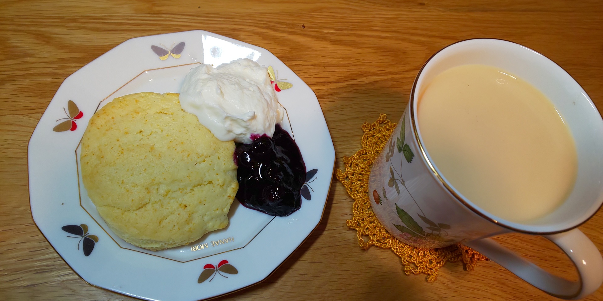 美味しい紅茶とスコーン