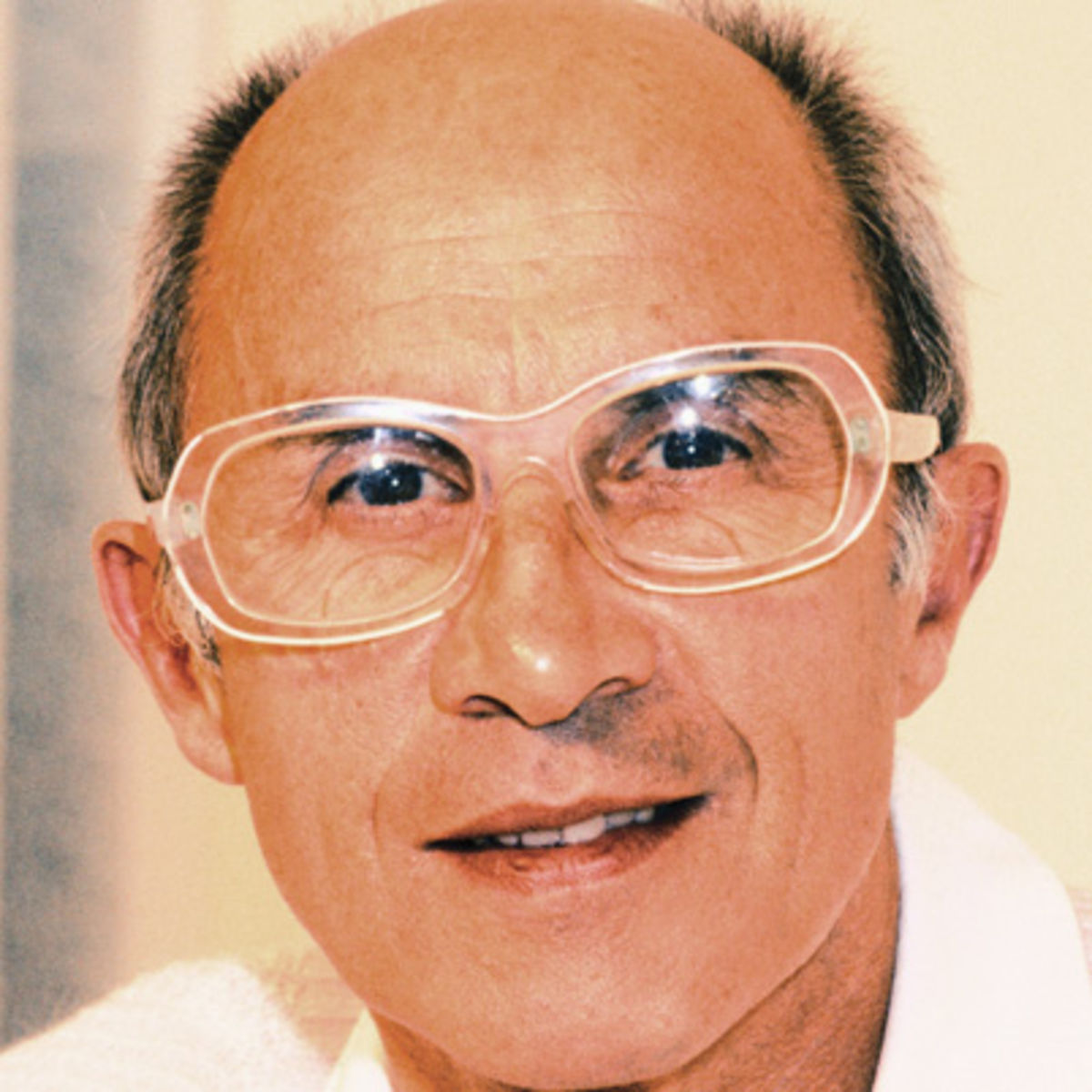 MINISKIRT INVENTOR, ANDRE COURREGES, DIES Zoomer Radio AM740