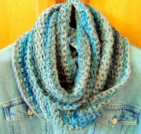 Free Crochet Mobius Cowl pattern | marilynknits