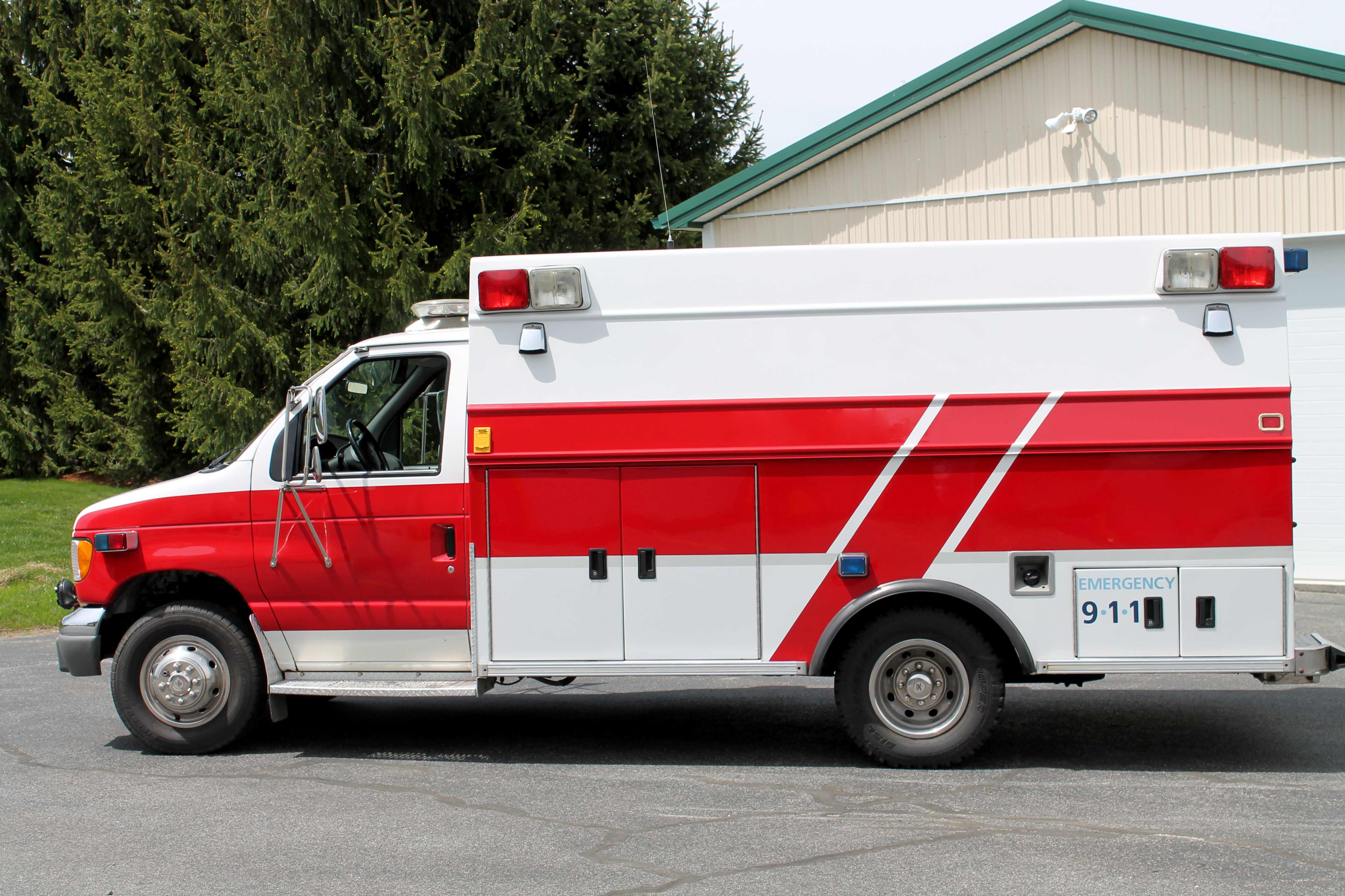 2000 Braun Ford E-350 Ambulance | Used Truck Details