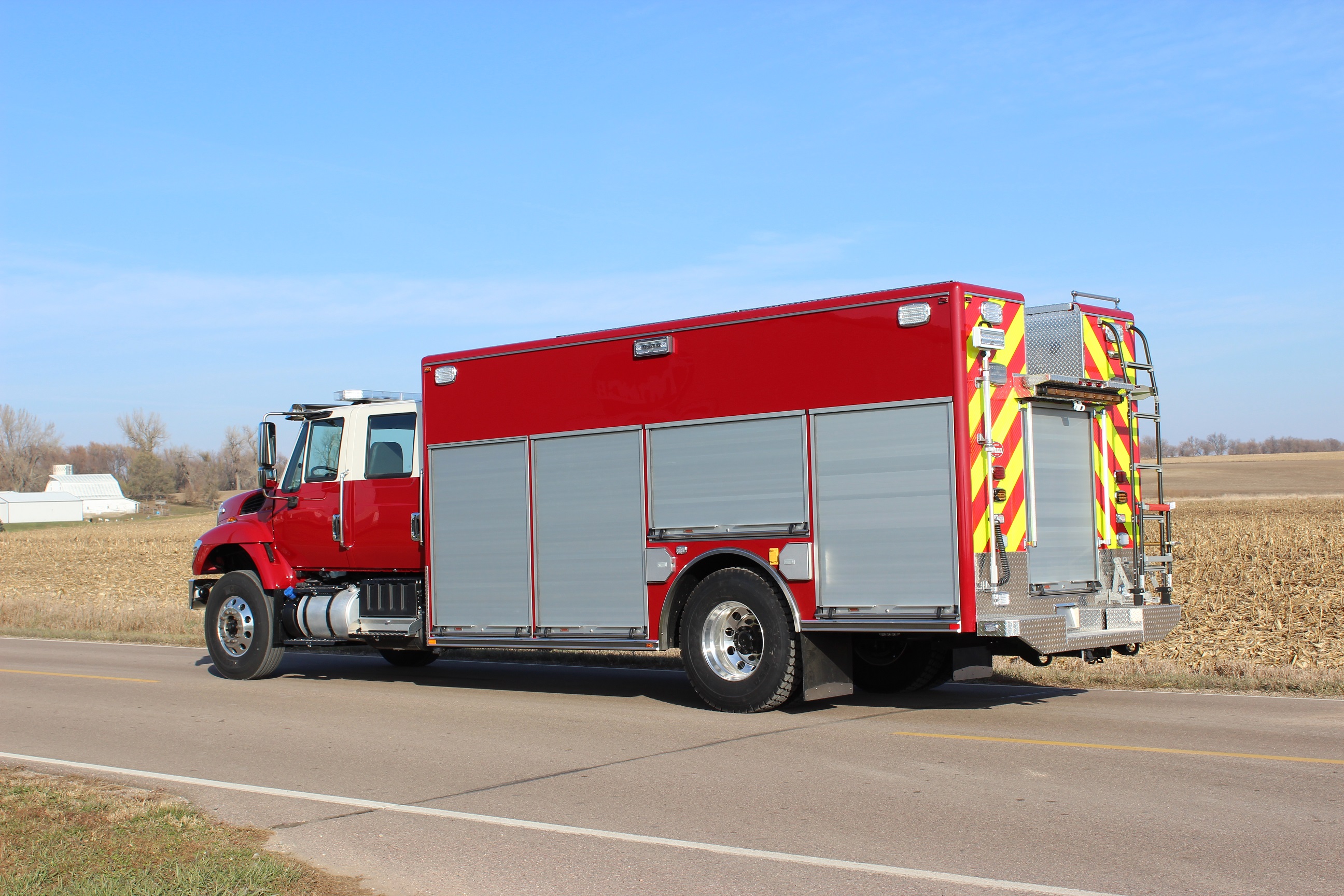 2016 MCB International Walk-Around Rescue | Used Truck Details