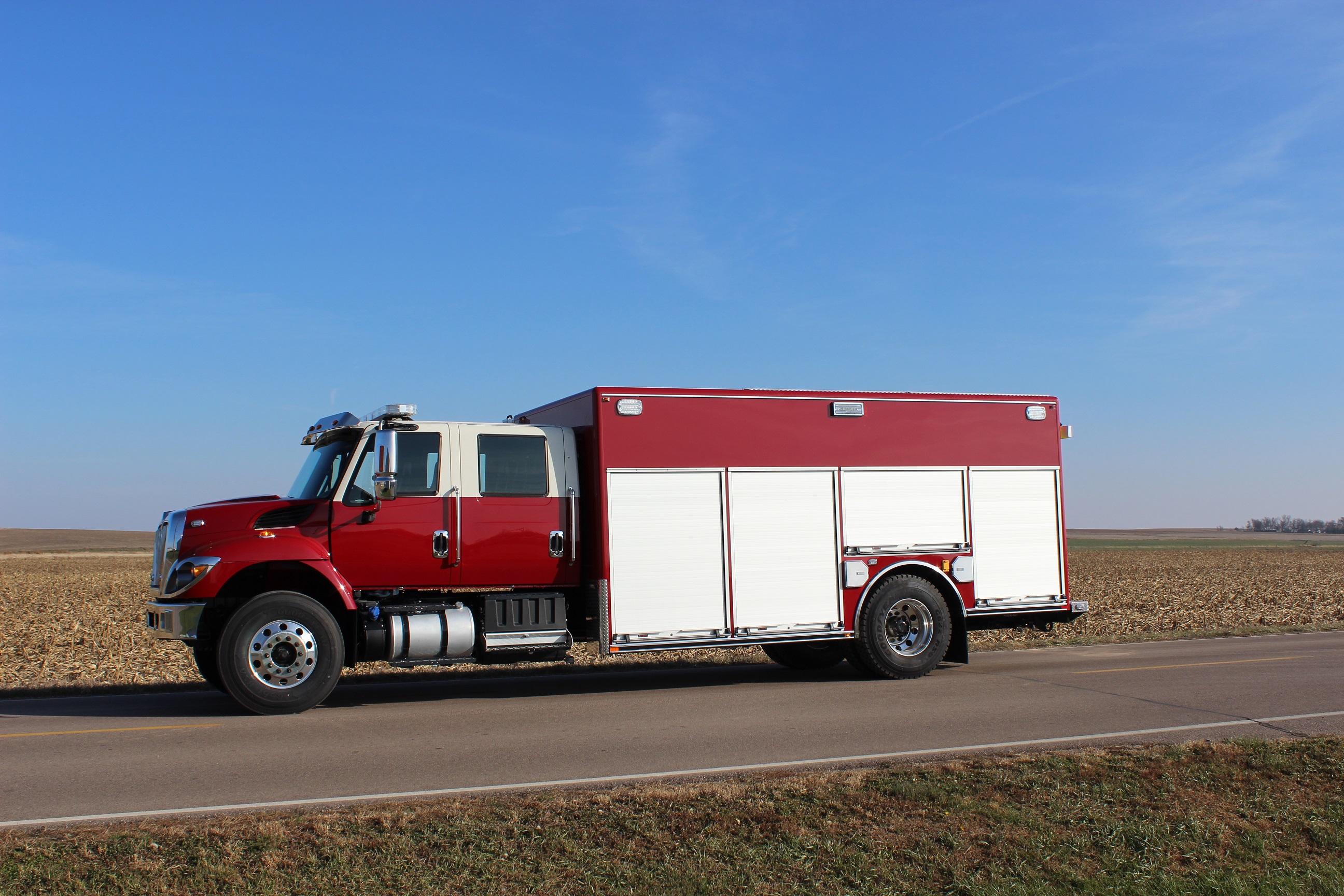 2016 MCB International Walk-Around Rescue | Used Truck Details