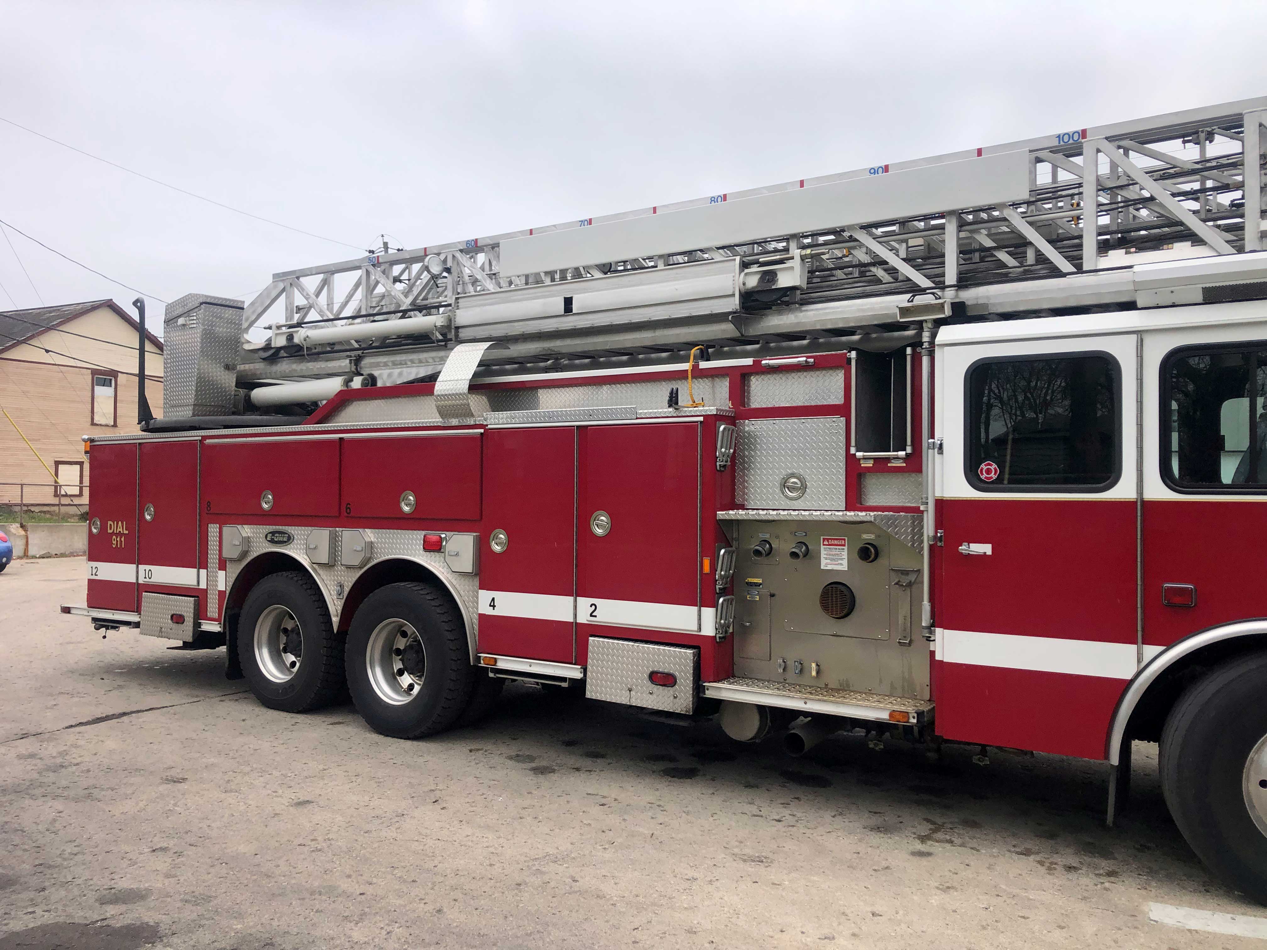 2002-e-one-cyclone-ii100-aerial-used-truck-details