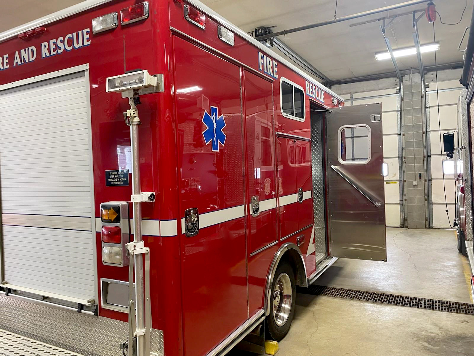 2000 Ford F-550 4x4 Commercial Walk-in Rescue | Used Truck Details