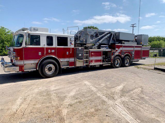 プロビデンス−stmpede OD 2010 Pierce Arrow XT 95' Mid-Mount Platform | Used Truck Details