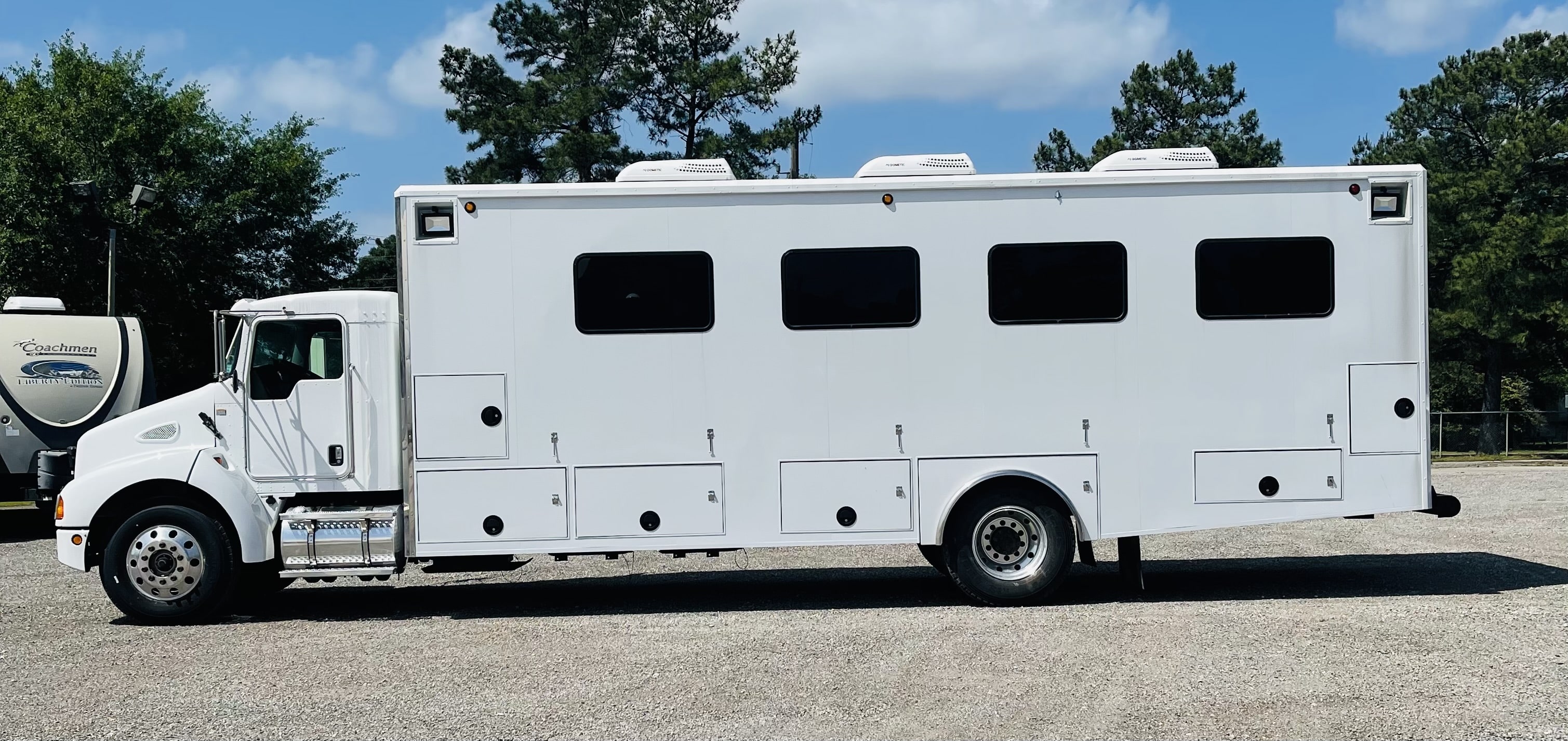 2003 TKI Kenworth Mobile Command Center | Firetrucks Unlimited