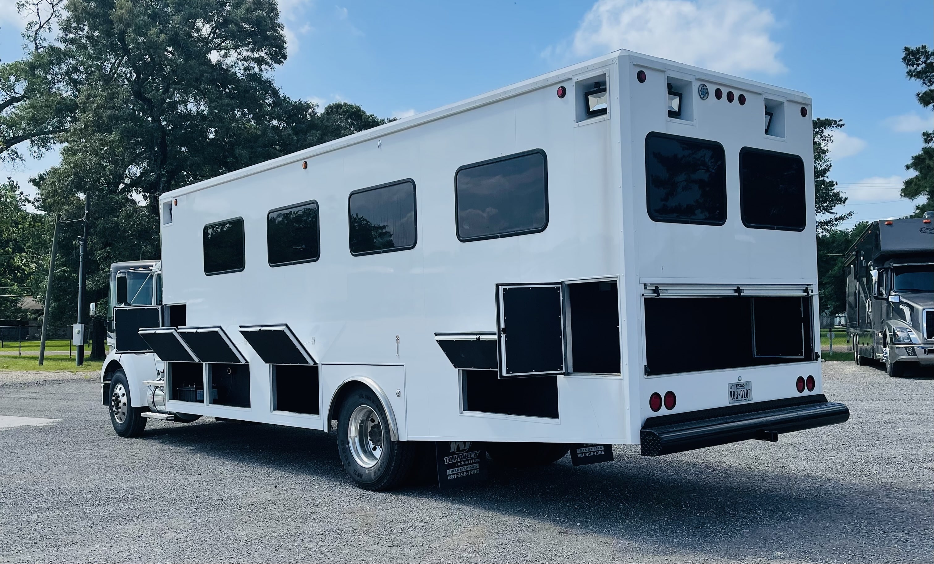2003 TKI Kenworth Mobile Command Center | Firetrucks Unlimited
