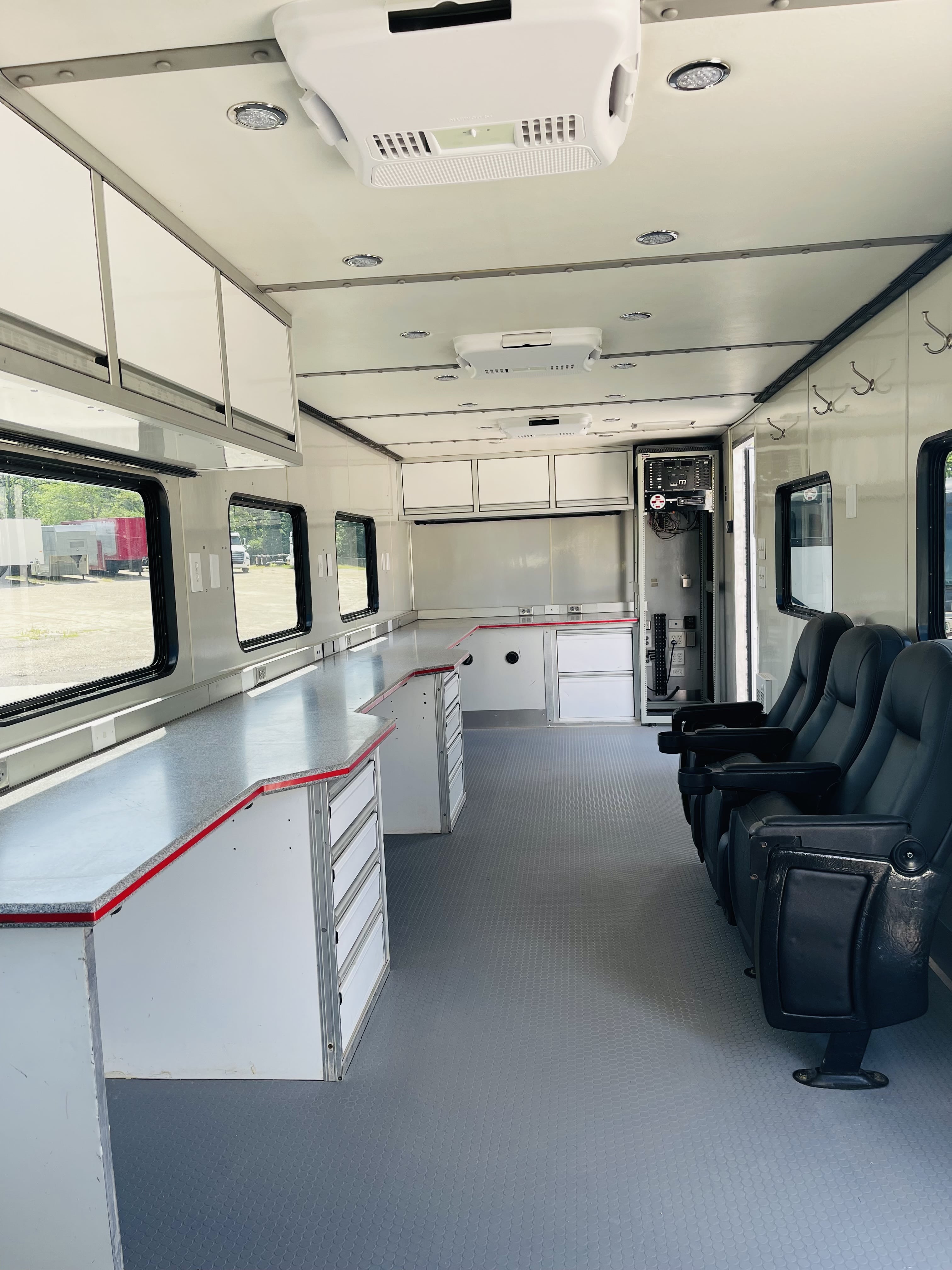 2003 TKI Kenworth Mobile Command Center | Firetrucks Unlimited