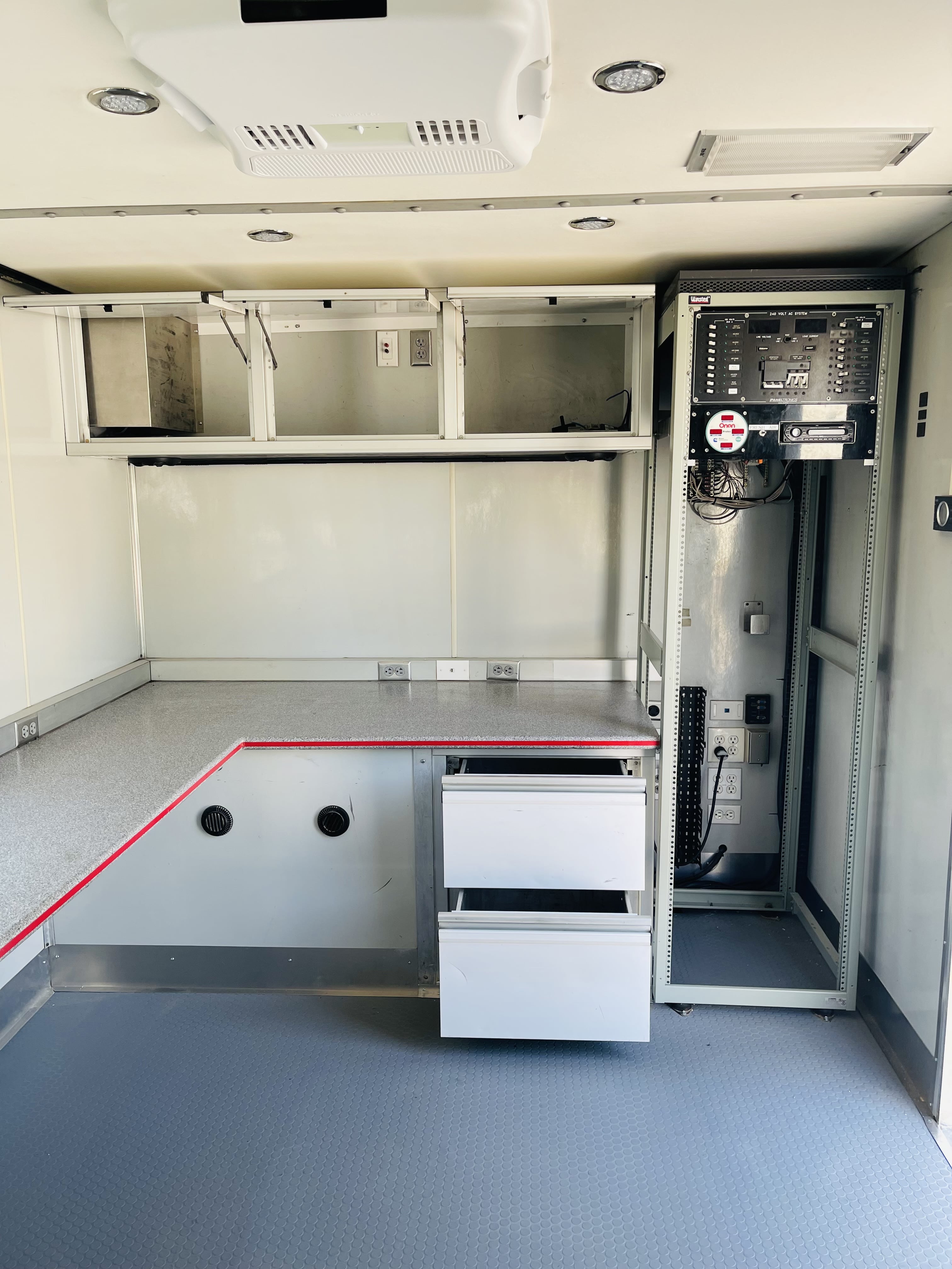2003 TKI Kenworth Mobile Command Center | Firetrucks Unlimited
