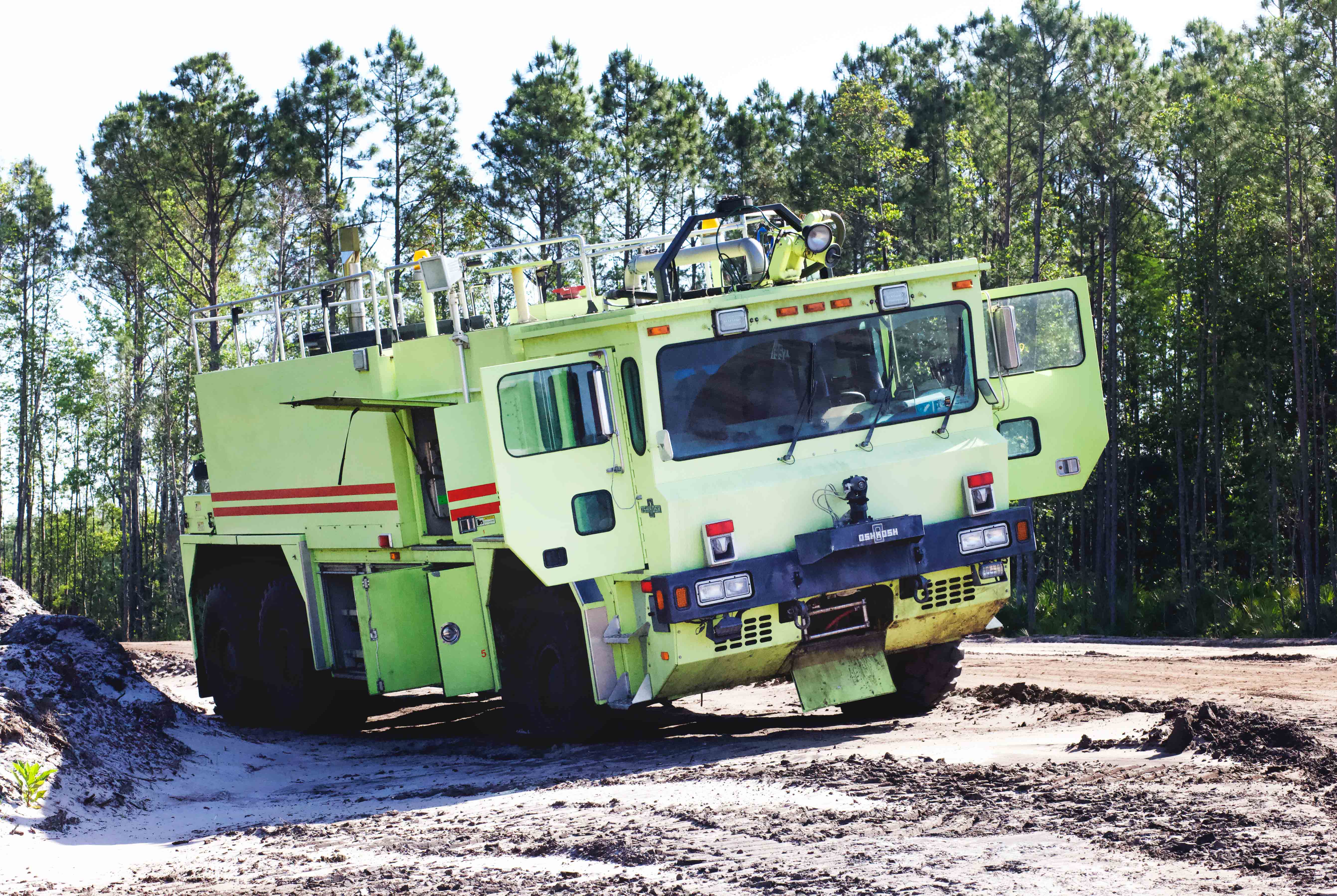 2001 Oshkosh TI-3000 ARFF | Firetrucks Unlimited