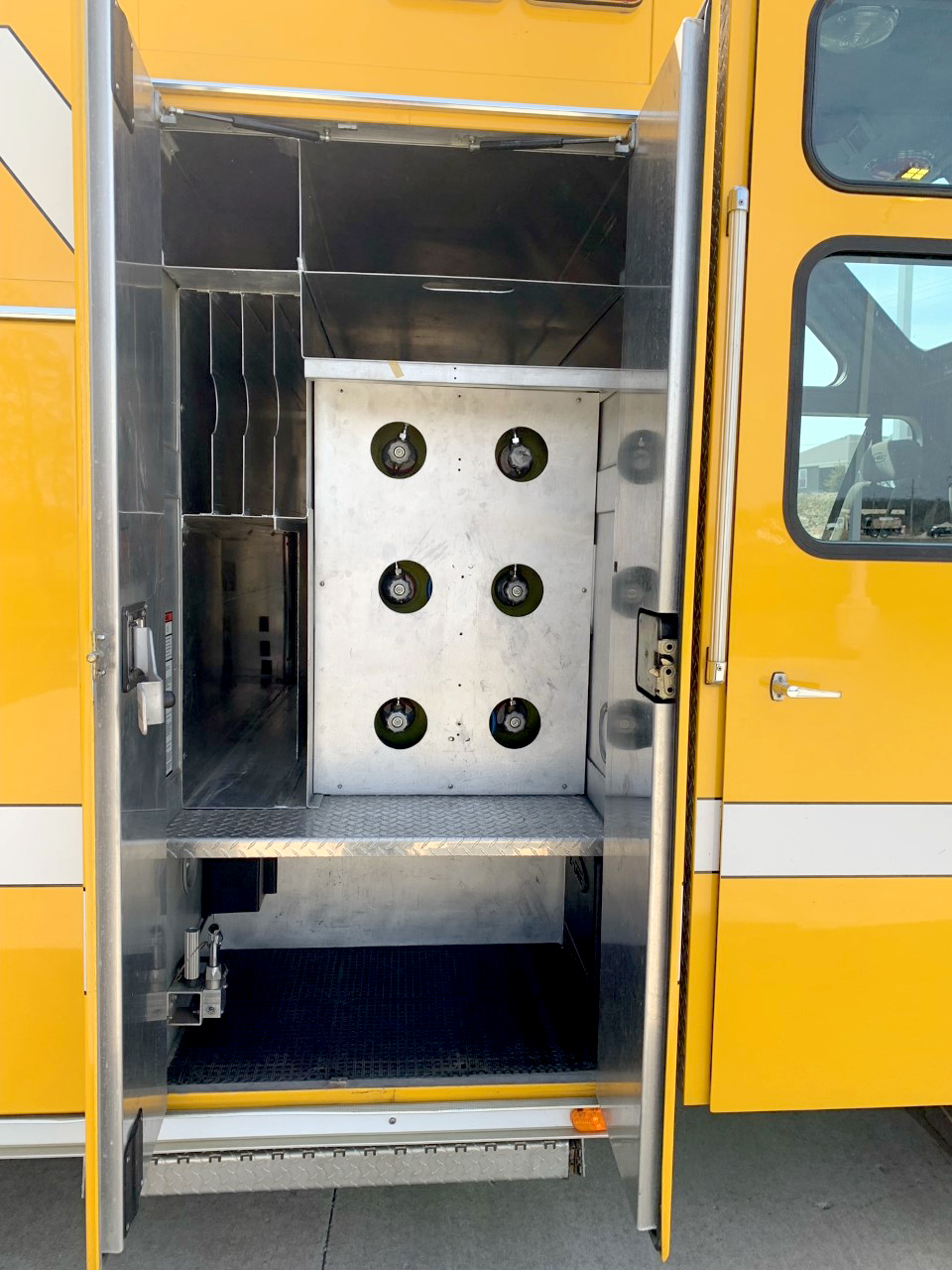 1999 E-One Walk-In Heavy Rescue | Used Truck Details