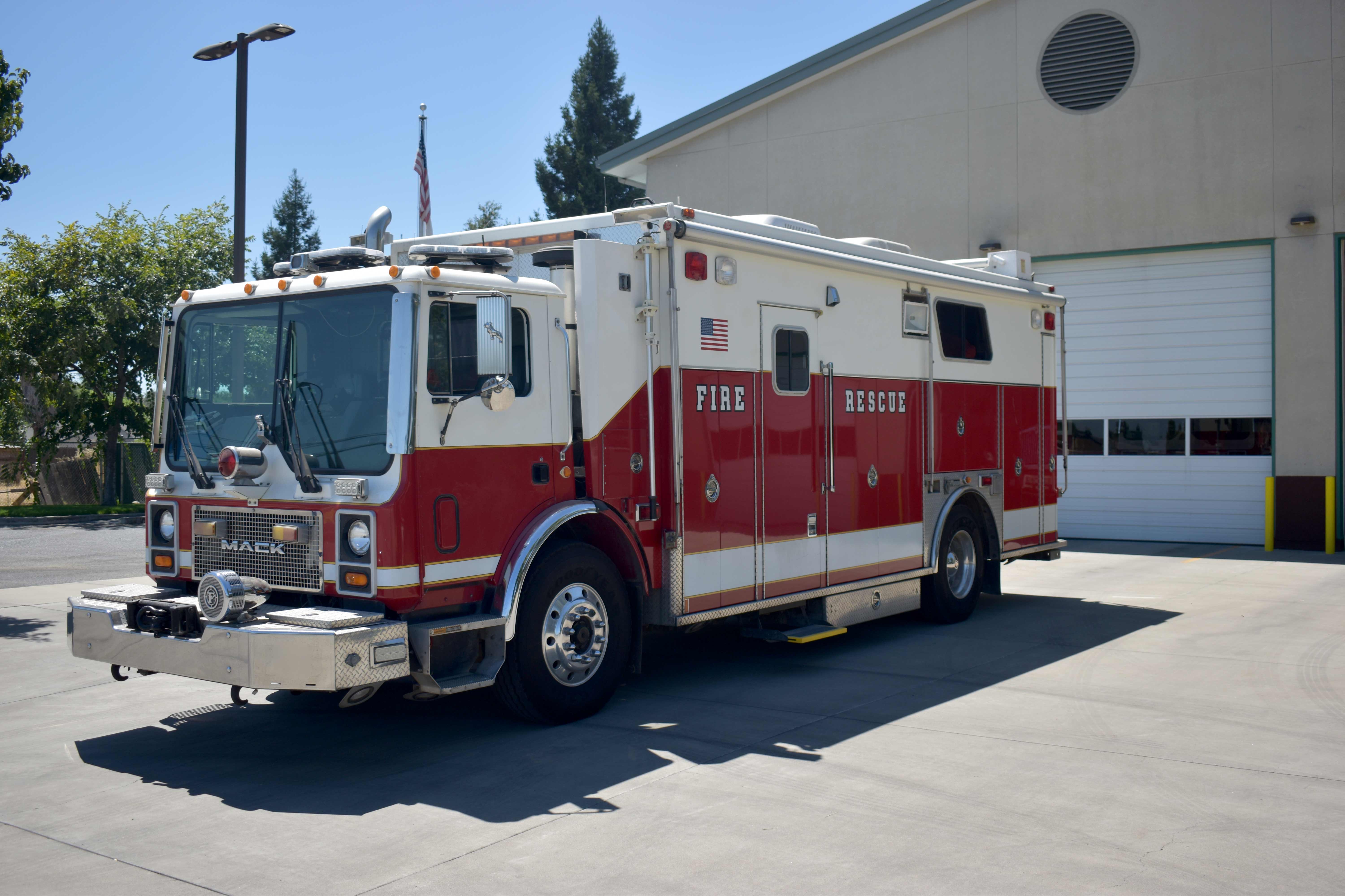 2000 Marion Mack Walk-In Commercial Rescue | Firetrucks Unlimited
