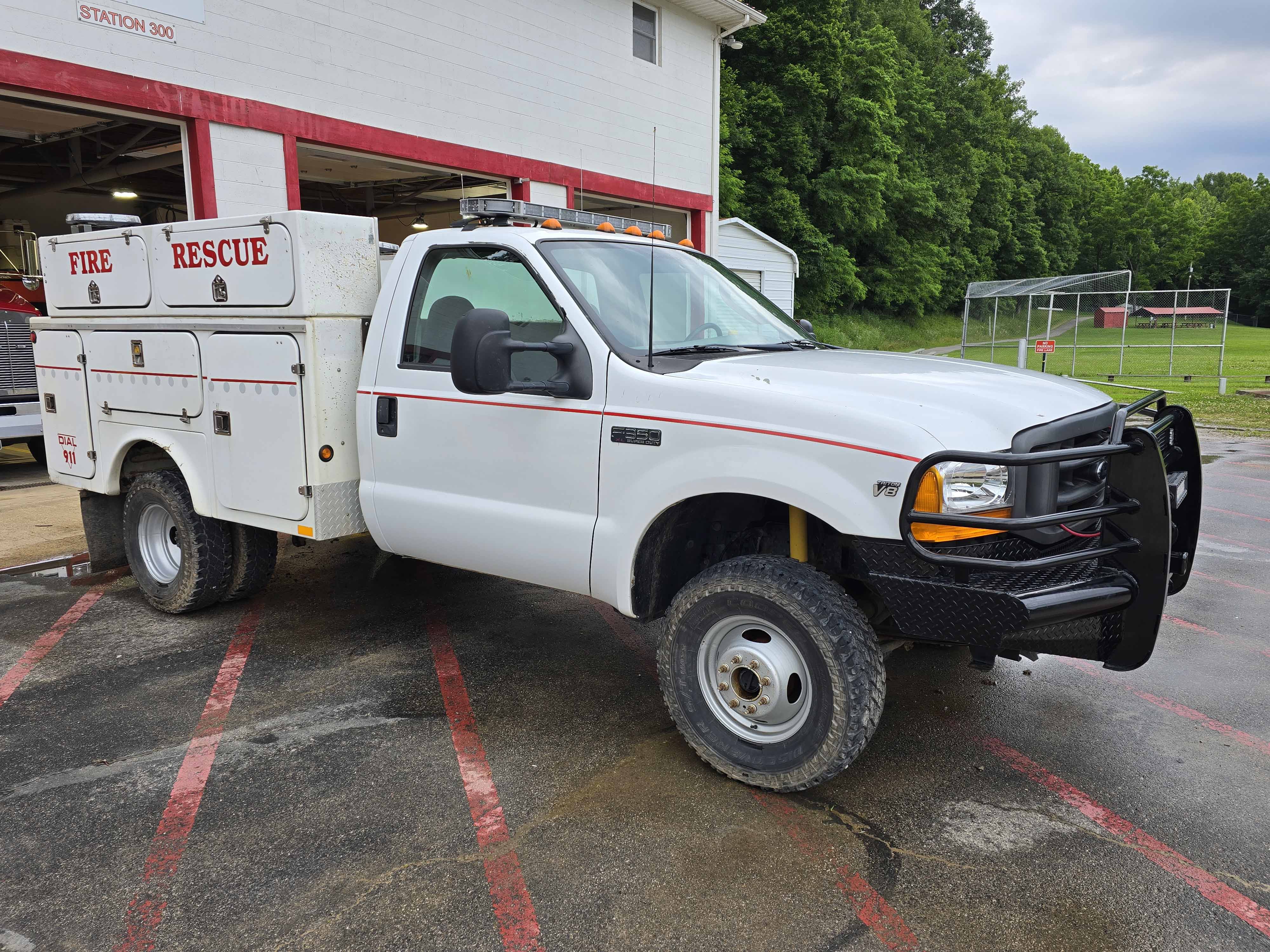 2004 Ford F-350 4x4 Commercial Rescue | Firetrucks Unlimited