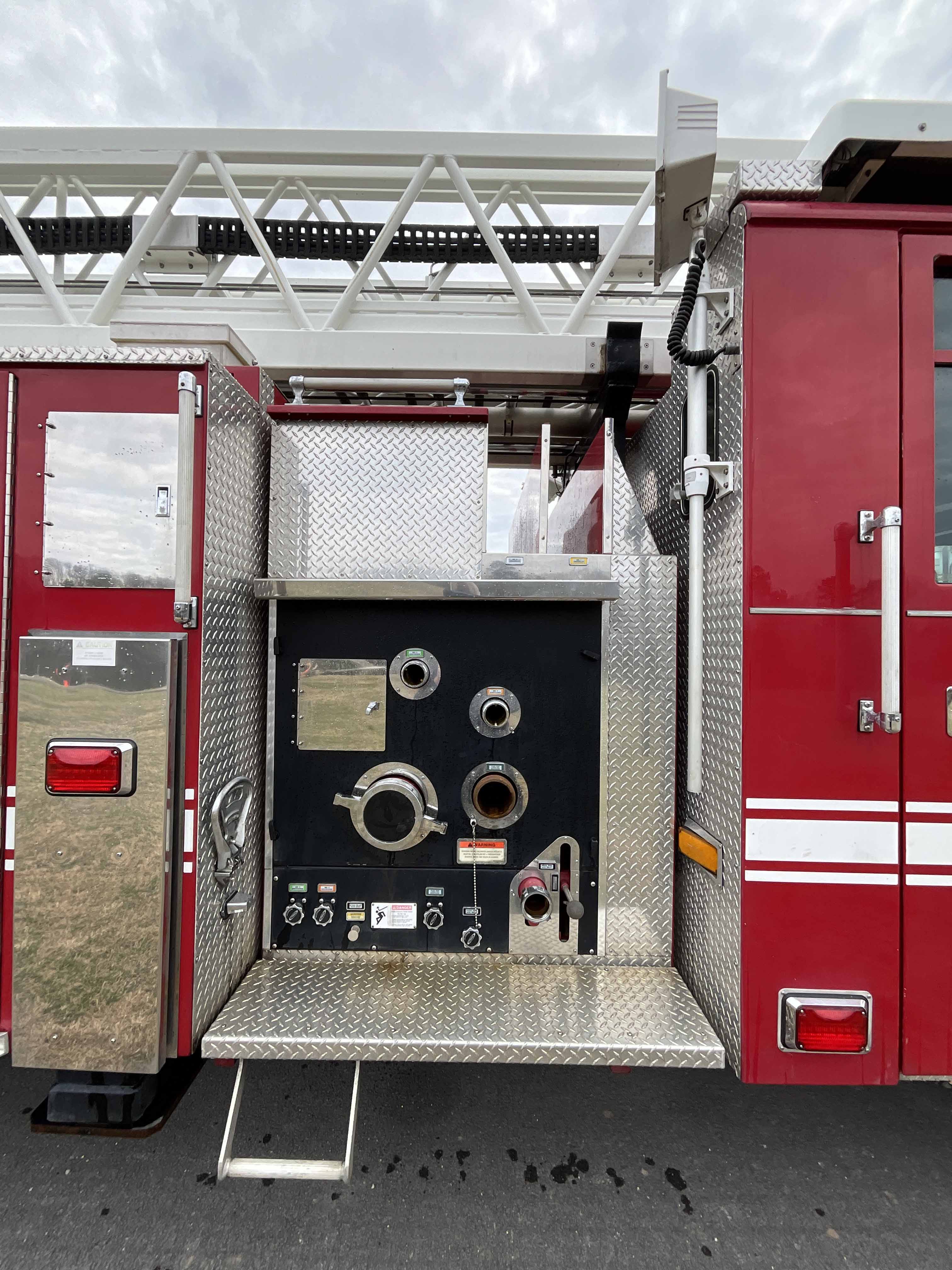 2000 Pierce Dash 85' RM Platform | Firetrucks Unlimited