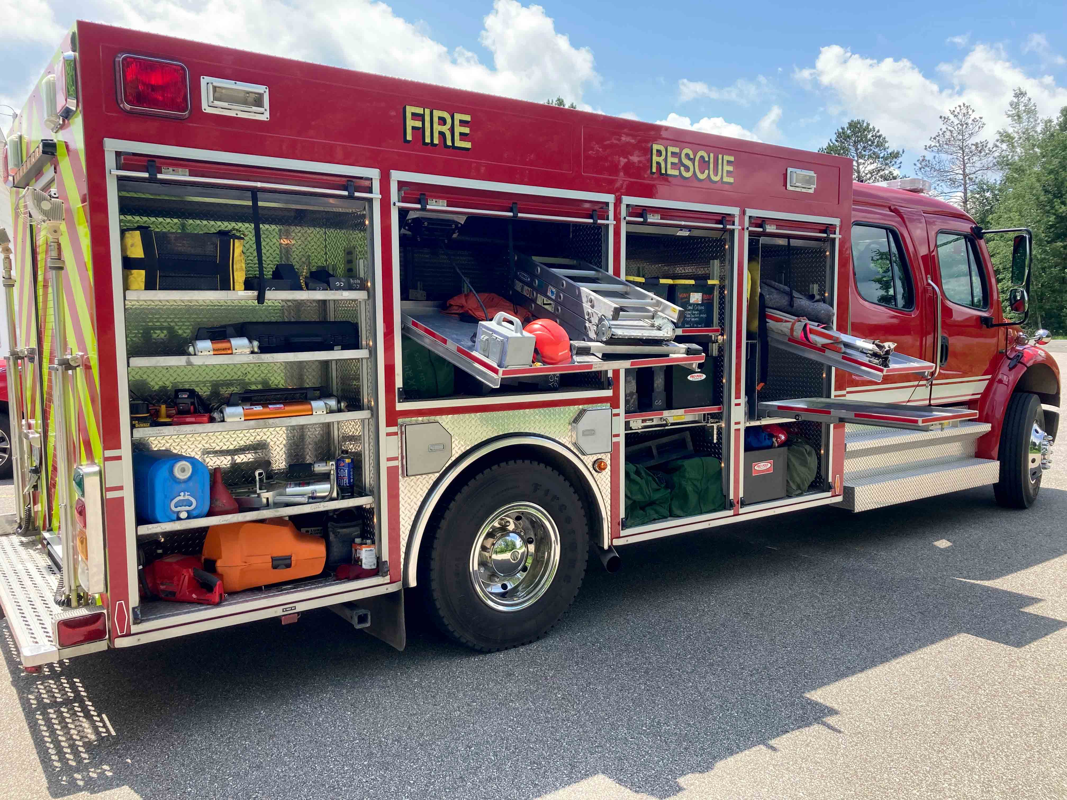 2005 Spencer Freightliner Commercial Rescue | Firetrucks Unlimited