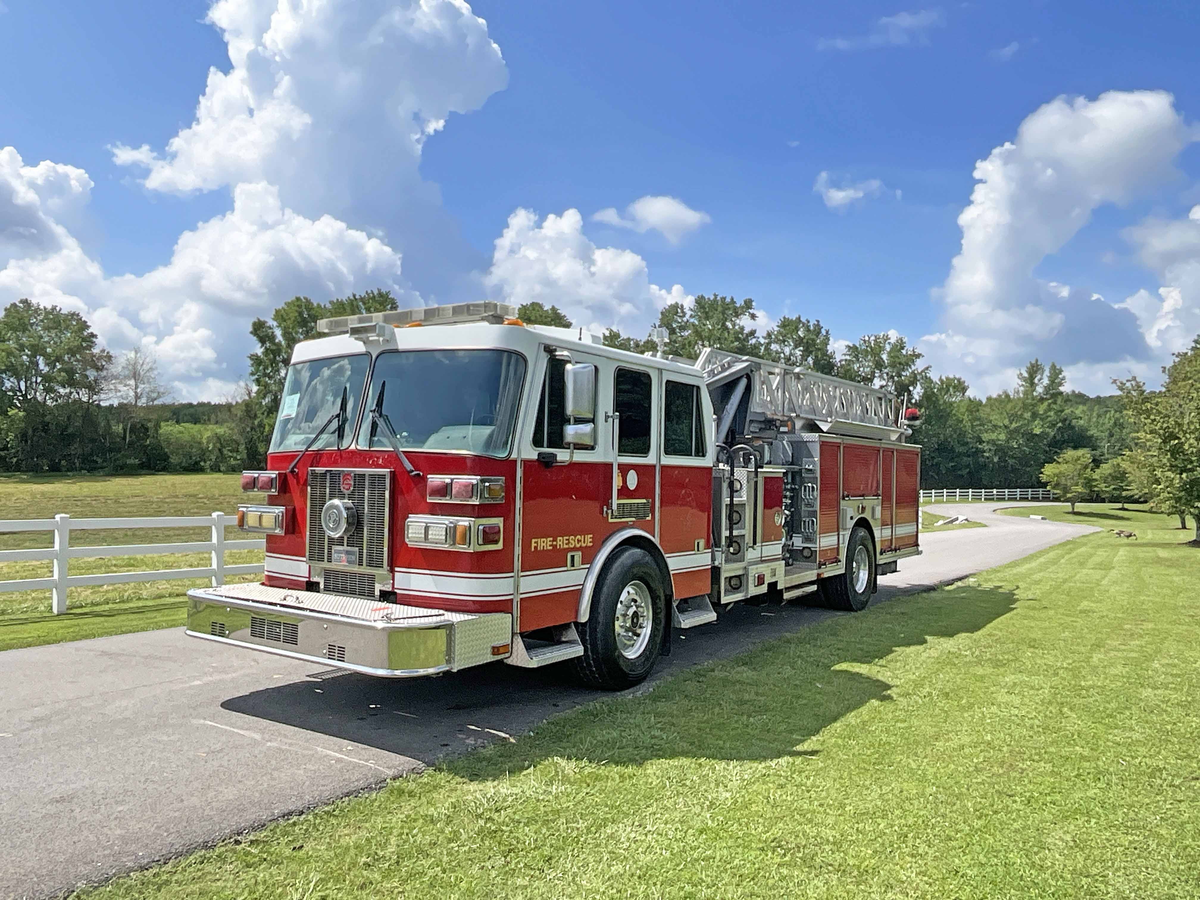 2006 Sutphen 75' Mid-Mount Aerial | Firetrucks Unlimited