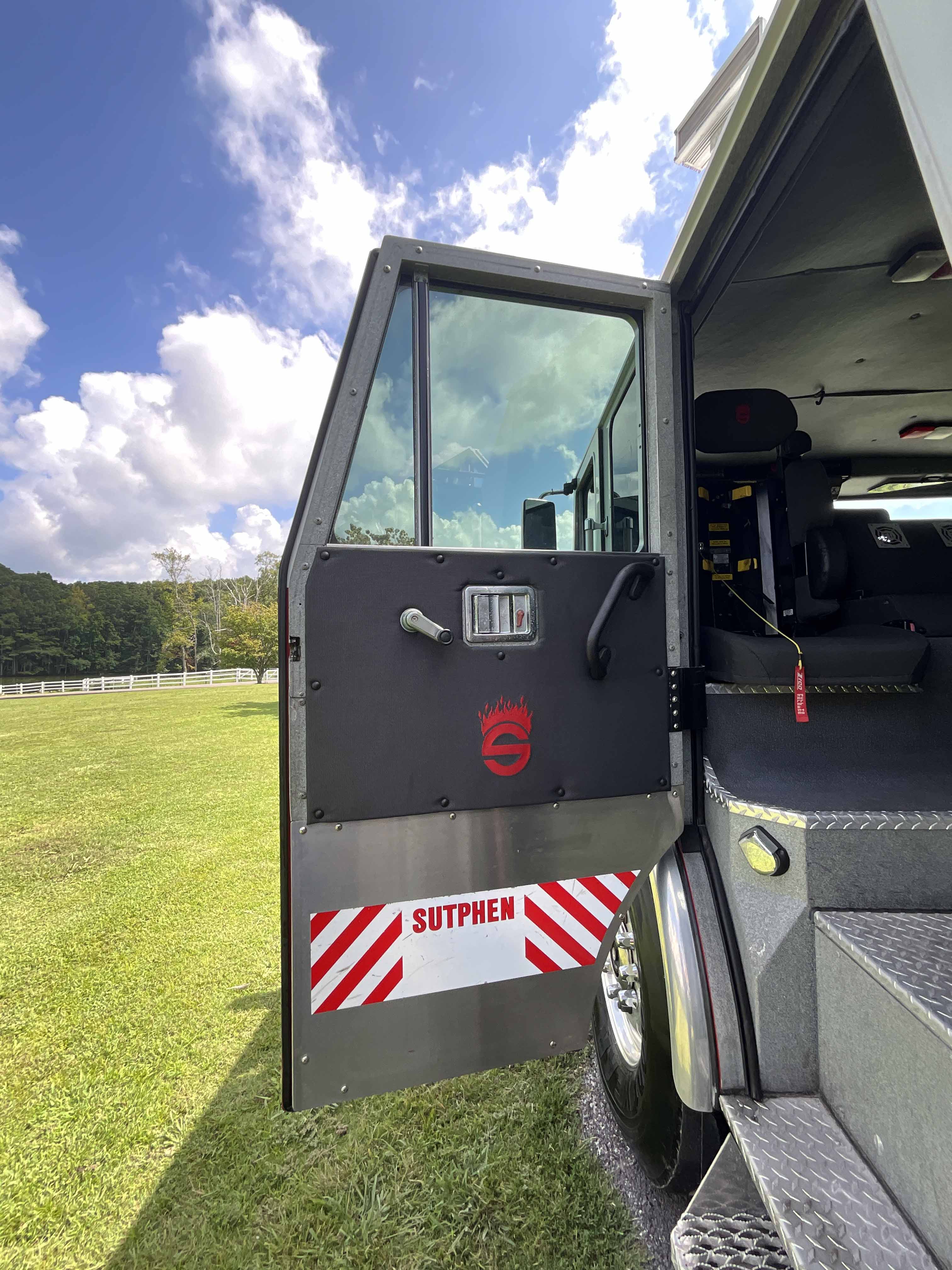 2006 Sutphen 75' Mid-Mount Aerial | Firetrucks Unlimited
