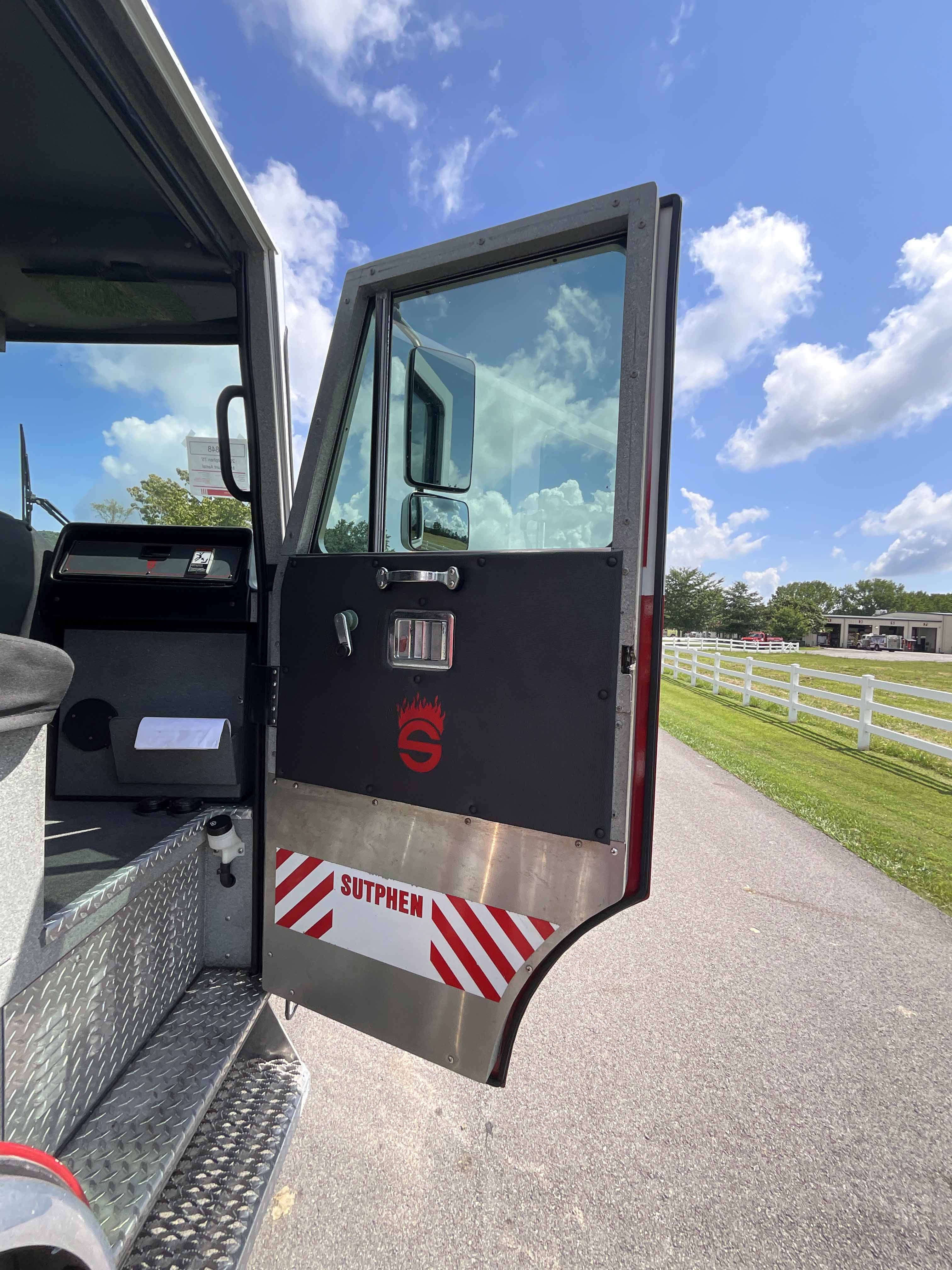 2006 Sutphen 75' Mid-Mount Aerial | Firetrucks Unlimited