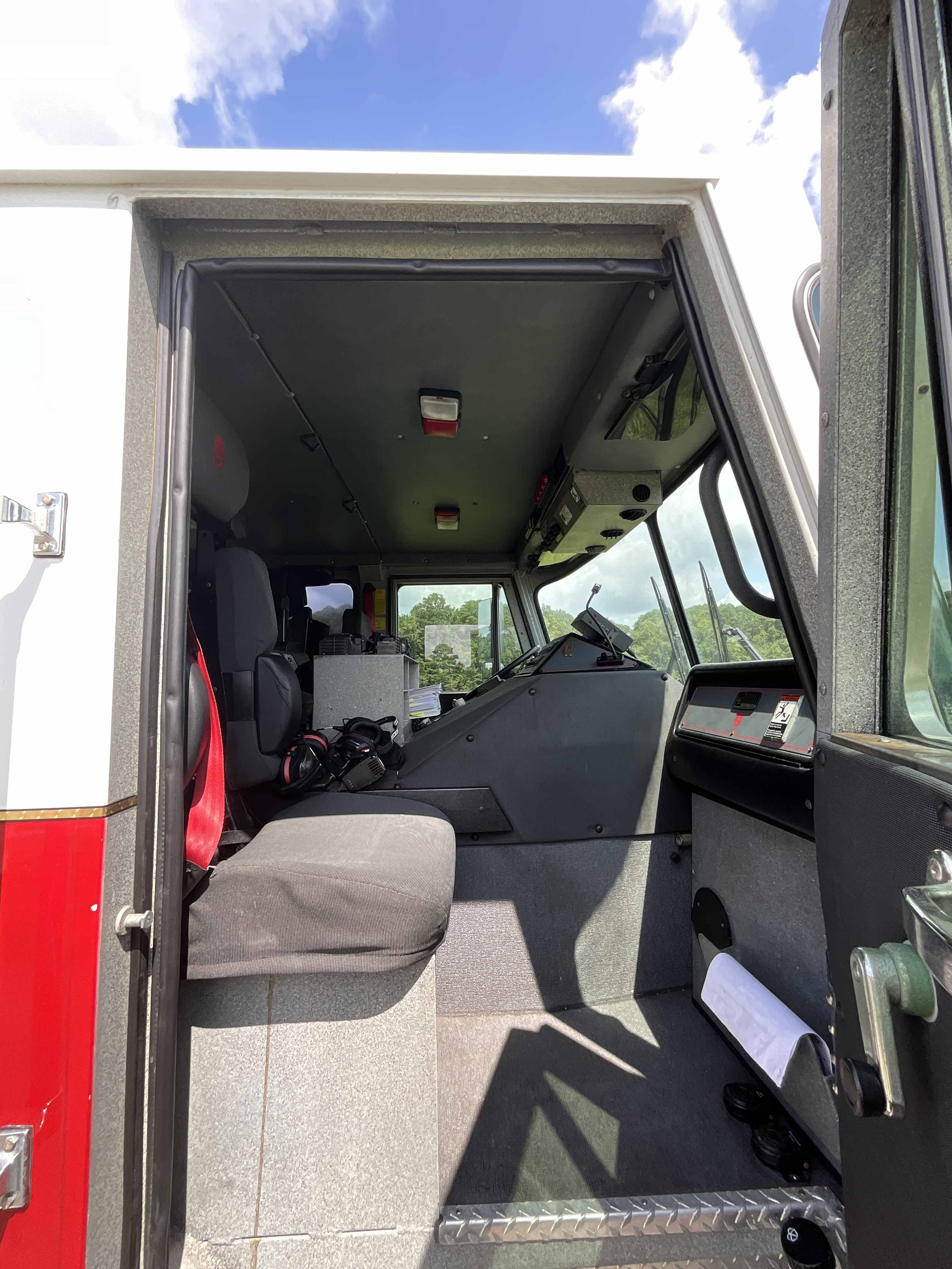 2006 Sutphen 75' Mid-Mount Aerial | Firetrucks Unlimited