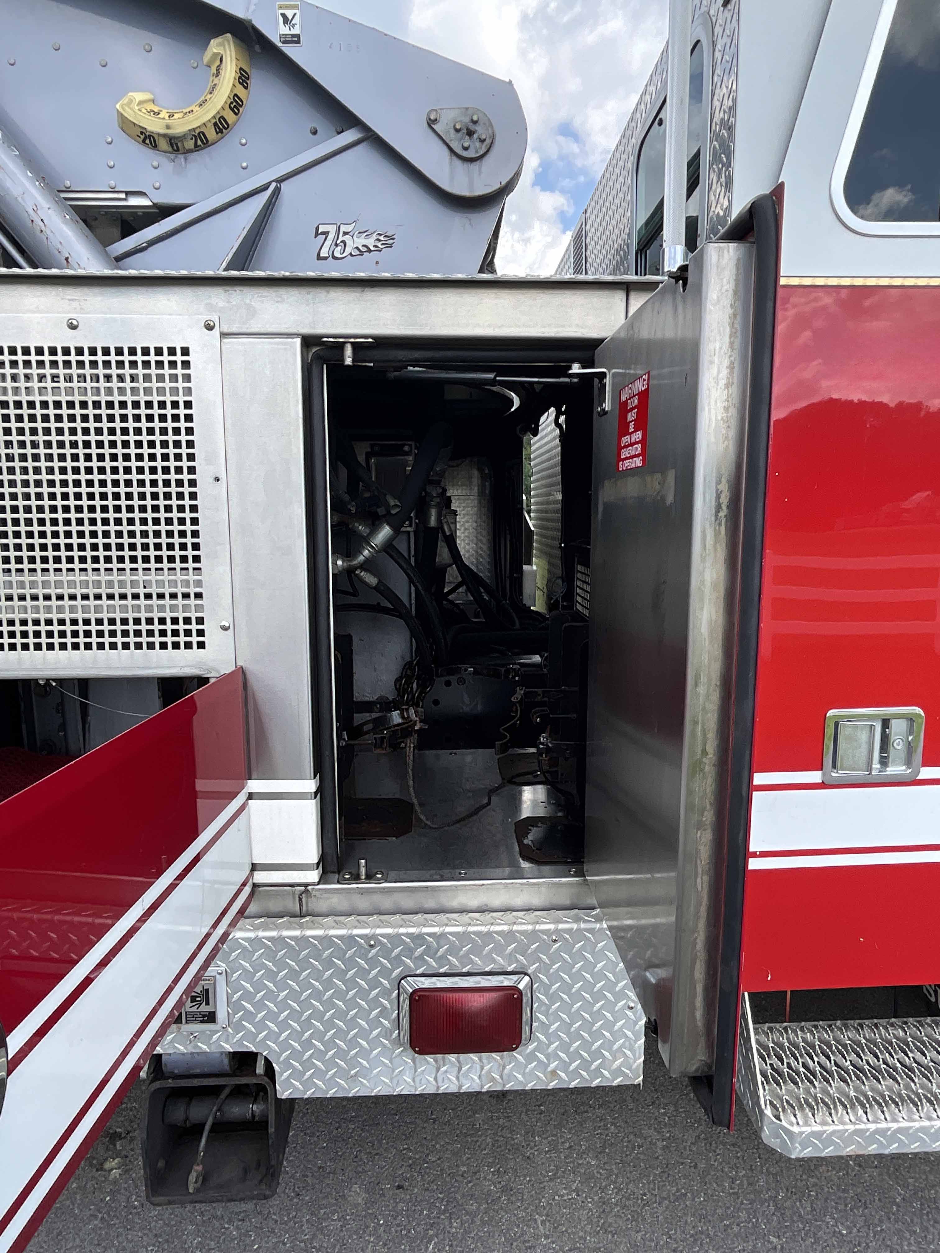 2006 Sutphen 75' Mid-Mount Aerial | Firetrucks Unlimited