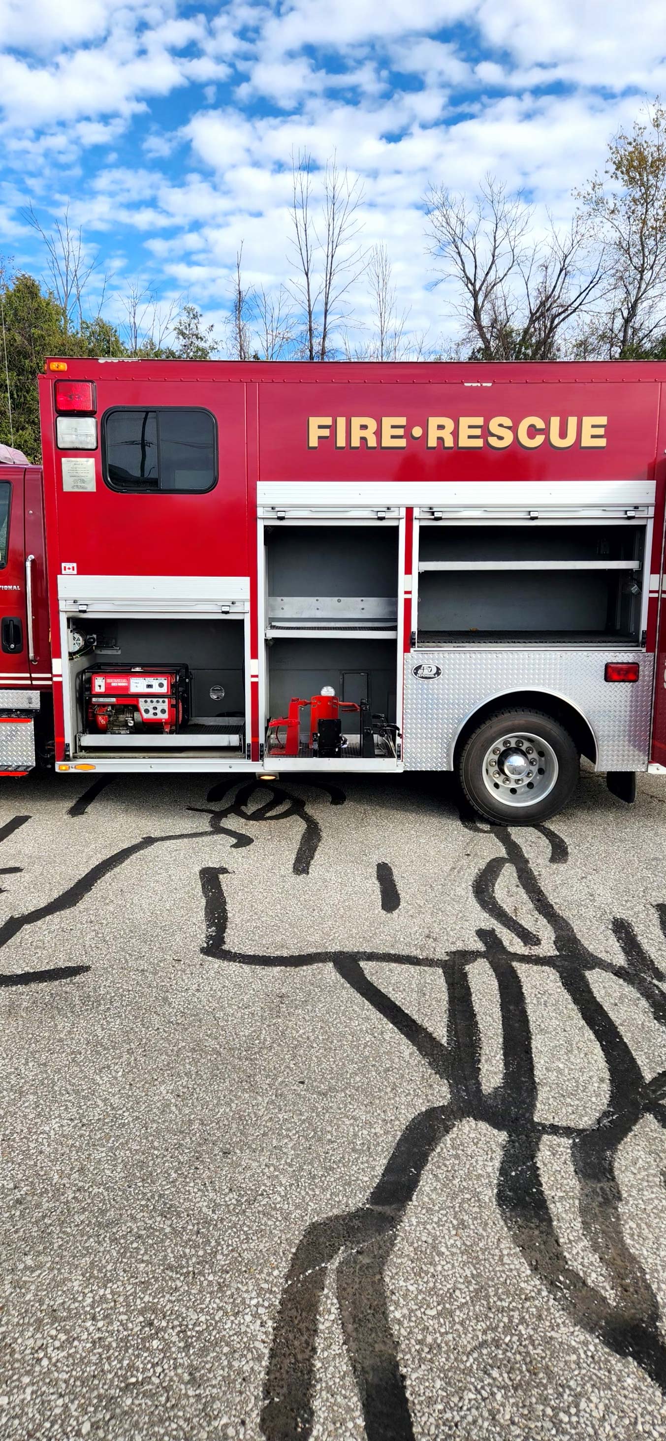 2004 Dependable International Commercial Walk-In Rescue | Firetrucks ...