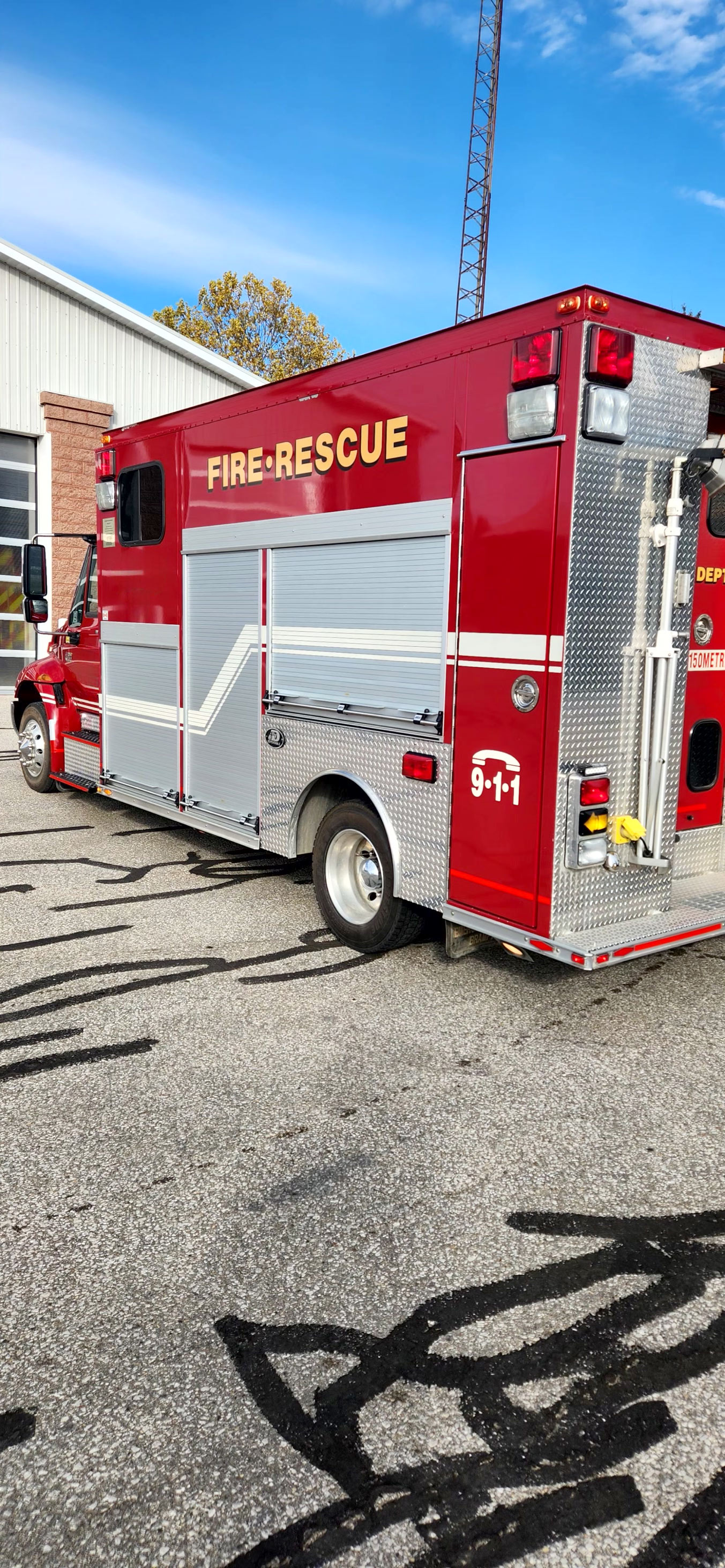 2004 Dependable International Commercial Walk-In Rescue | Firetrucks ...