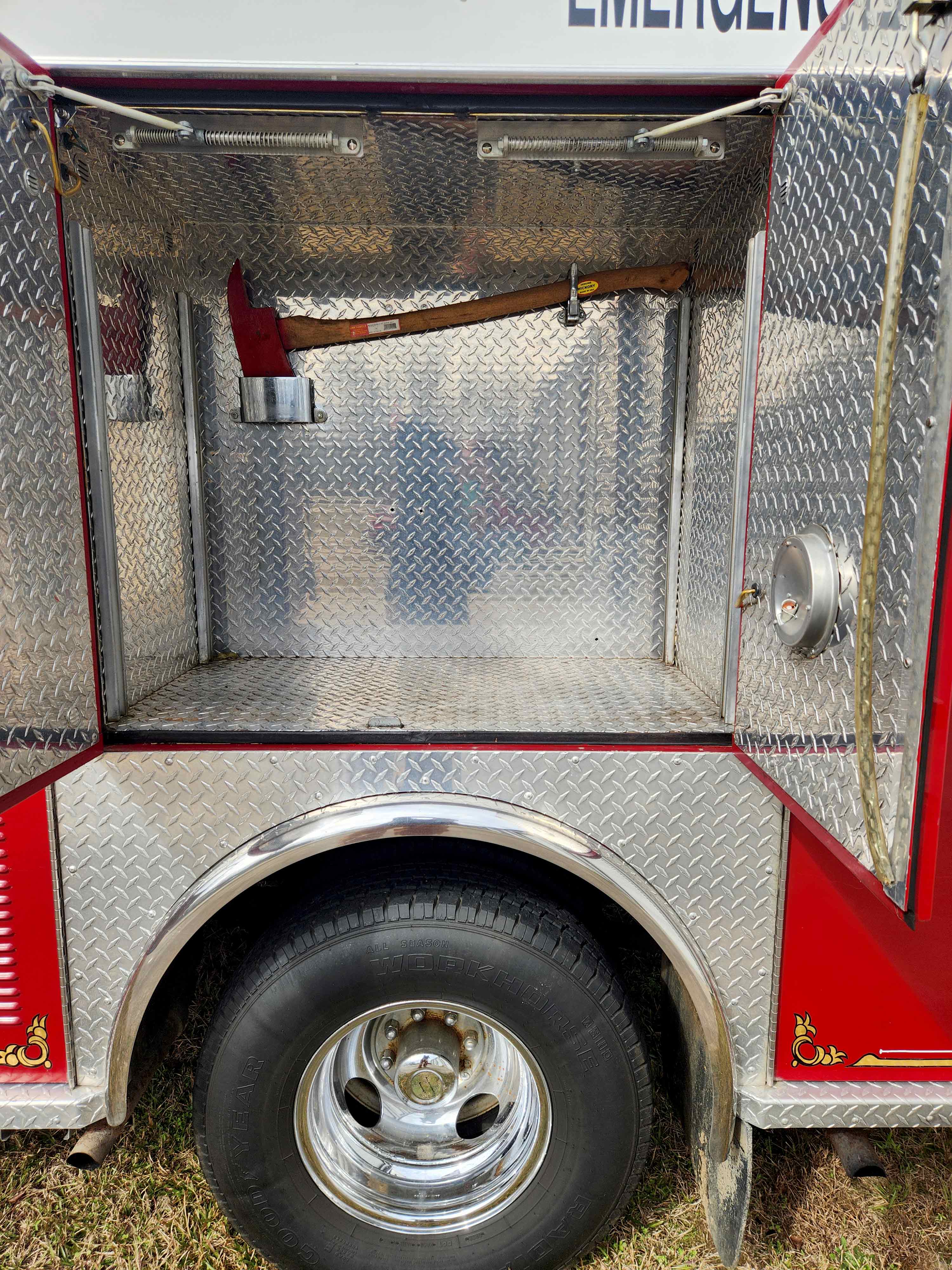 1985 Chevrolet 4x4 Commercial Walk-In Rescue | Firetrucks Unlimited