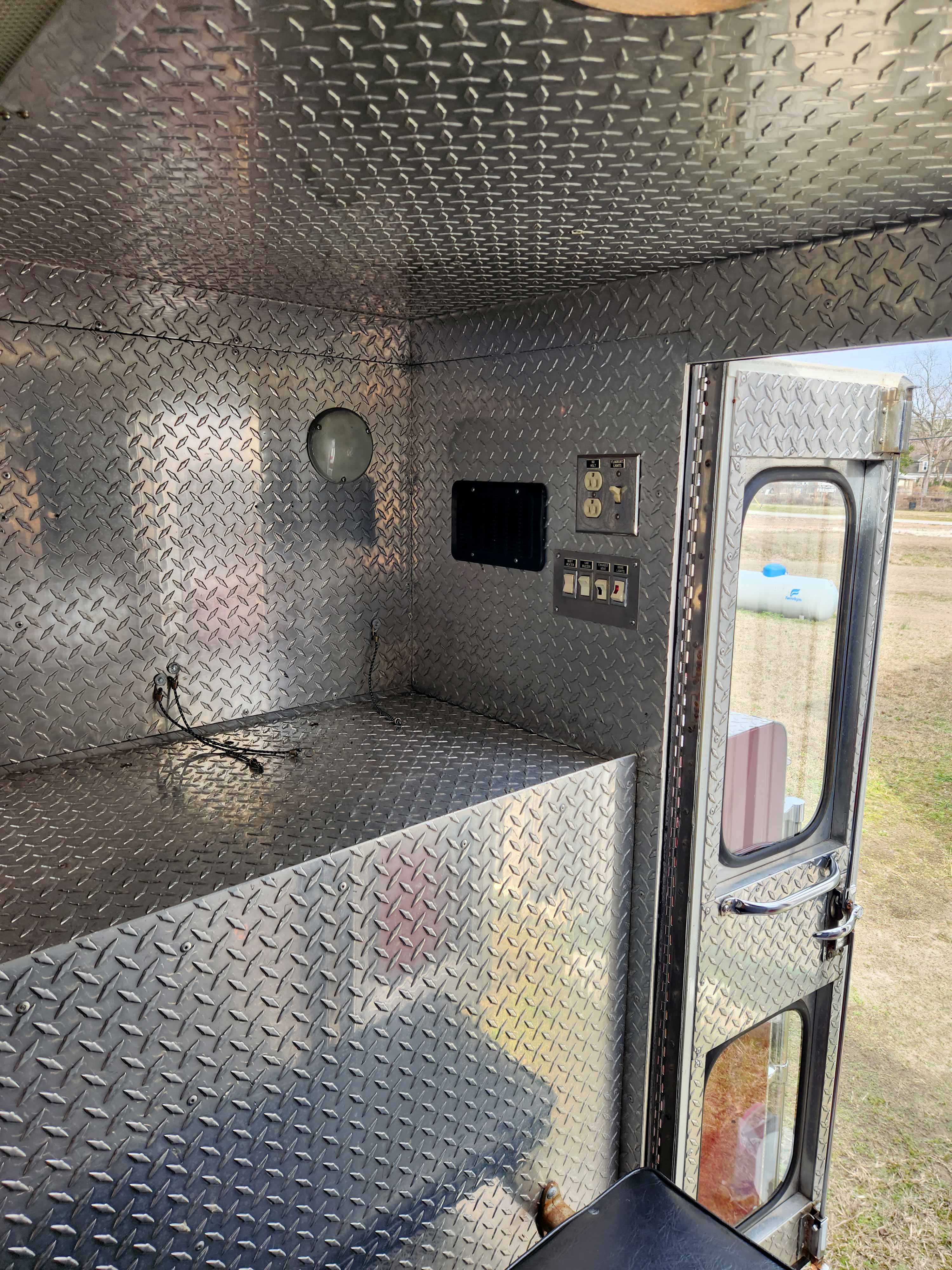 1985 Chevrolet 4x4 Commercial Walk-In Rescue | Firetrucks Unlimited