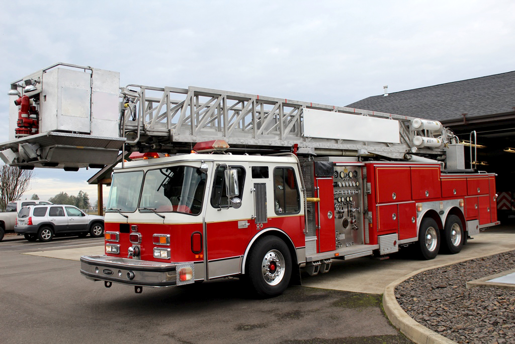 1986 E-One 95' Platform Used Truck Details