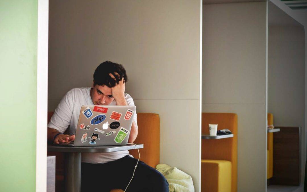 “Breadcrumbing” Has Replaced Ghosting as the New Way to Torture the People You’re Dating