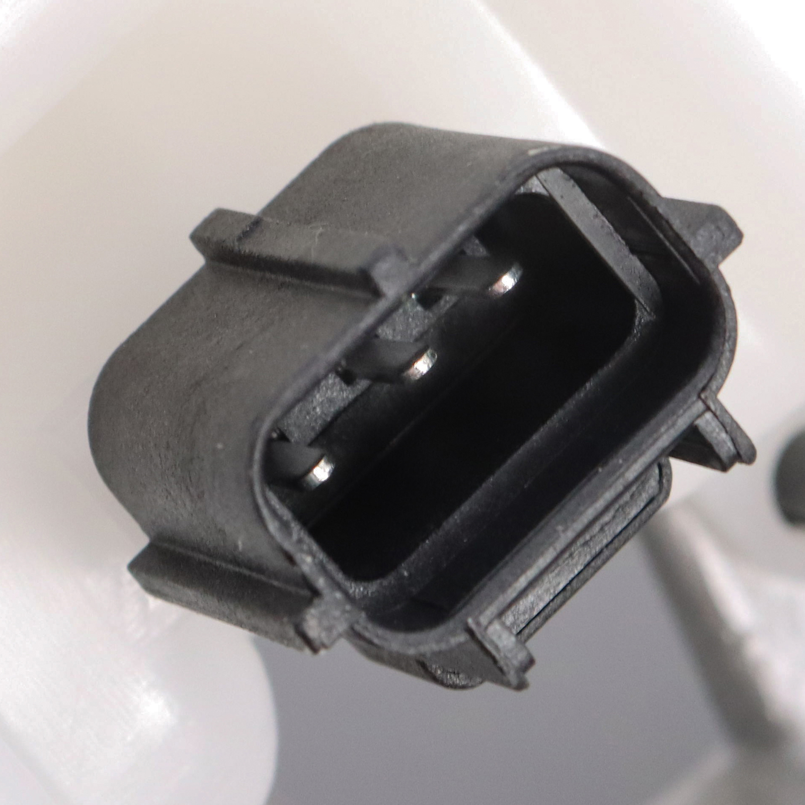 TRQ Brake Master Cylinder Compatible with 2003-2006 Ford E-250 2000 E-250 Econoline 2003-2005 E-350 Club Wagon 1999-2002 E-350 Econoline Club Wagon 1999-2006 E-350 Super Duty