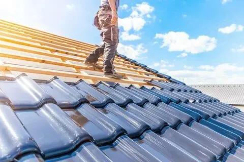 Restoring Functionality: The Commercial Roof Repair Contractor