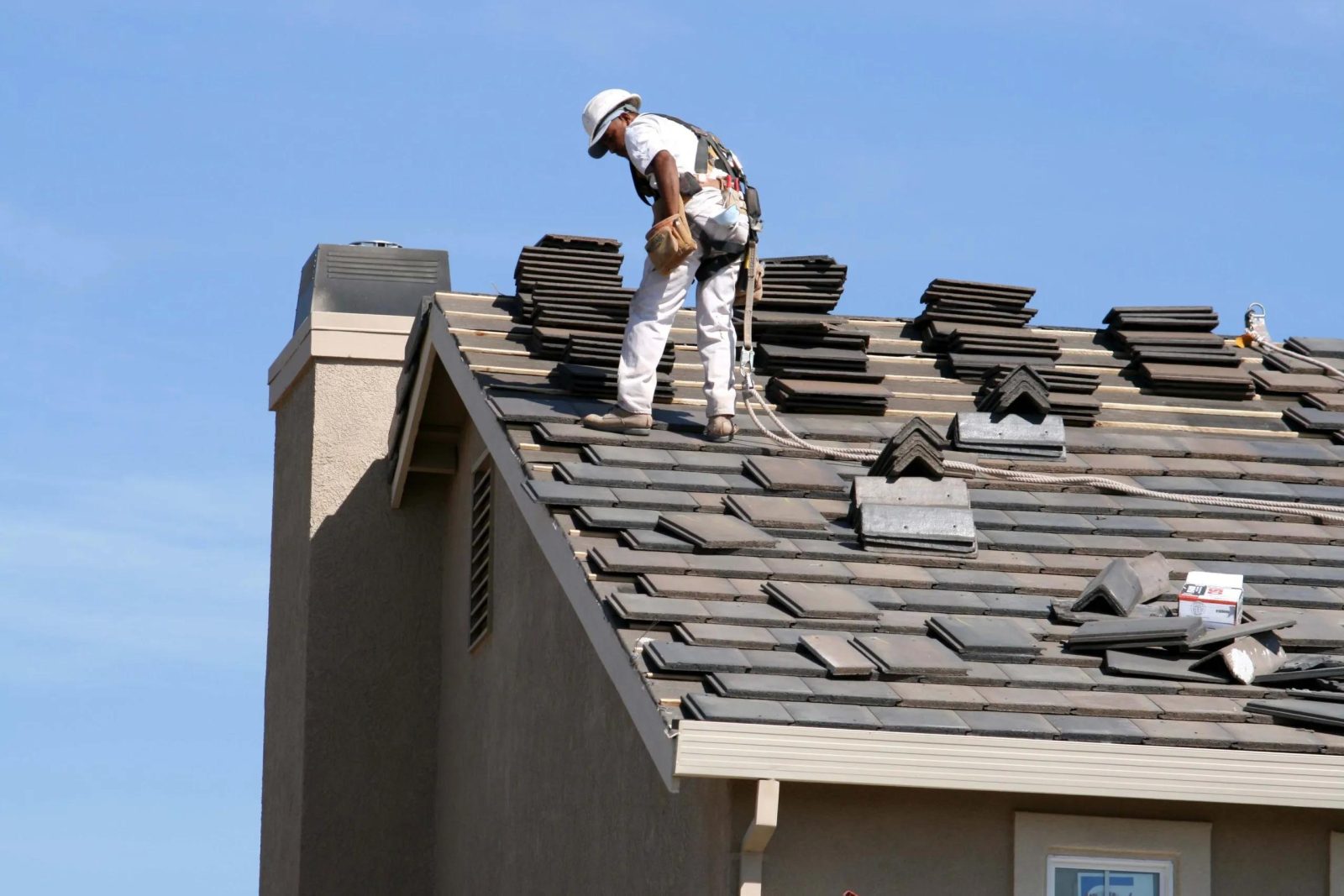 The Art of Slate Roofing: Masters of Tradition