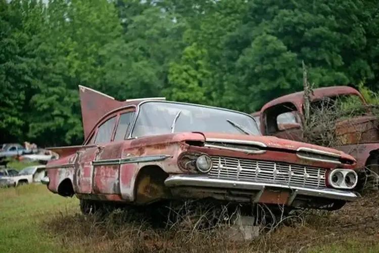 Tips for Selling Your Car to a Junkyard Efficiently